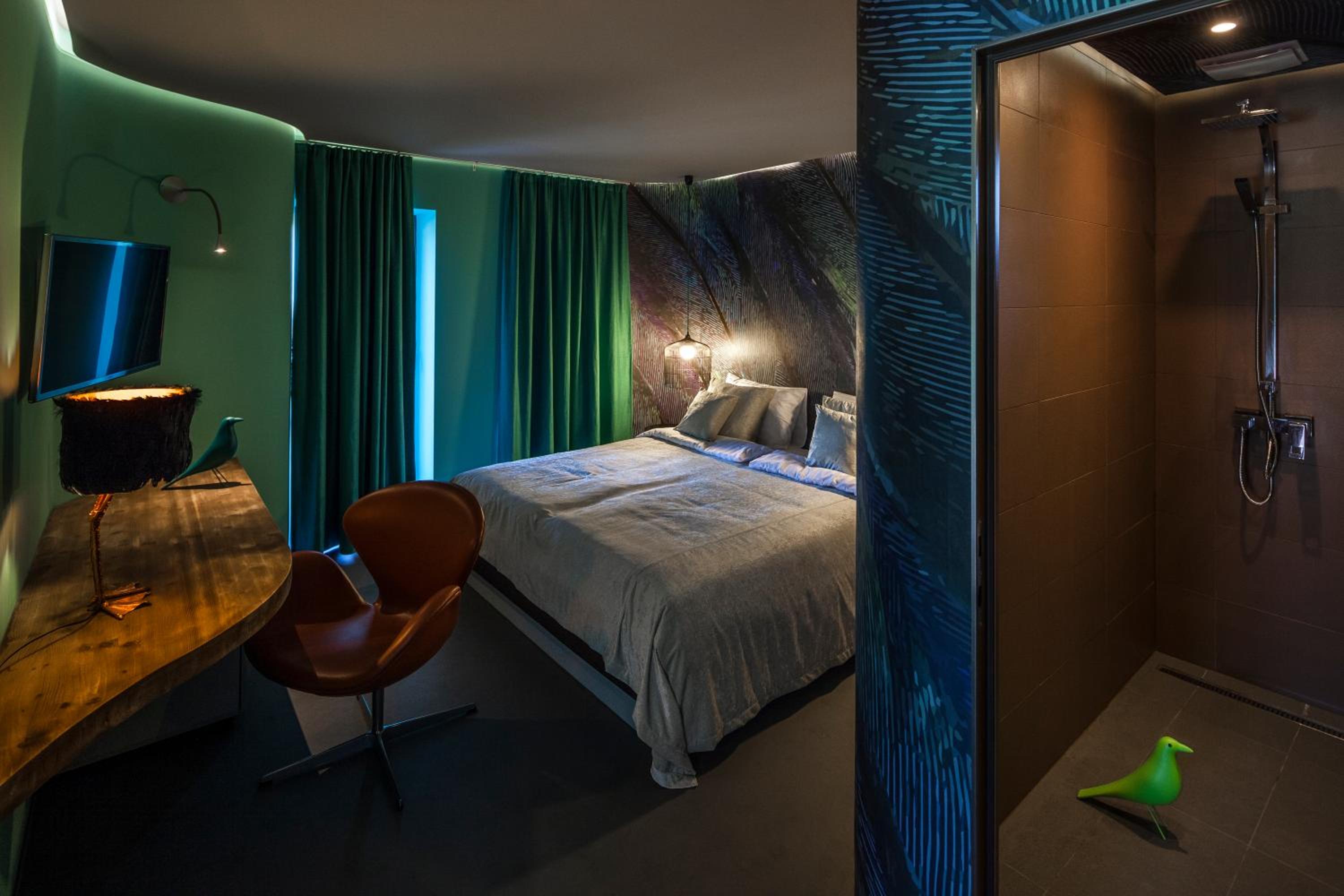 hotel room