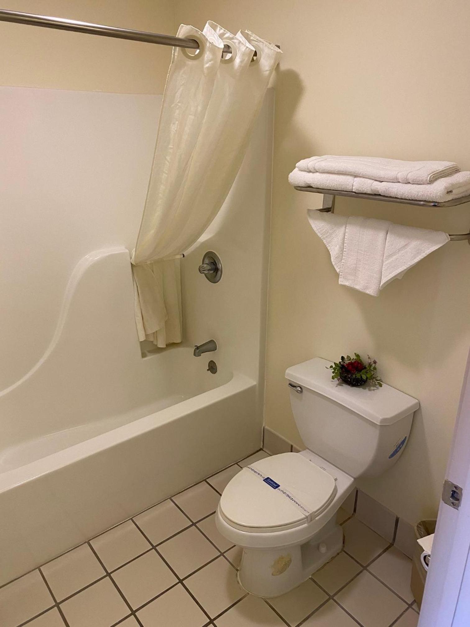 Country Hearth Inn-Union City