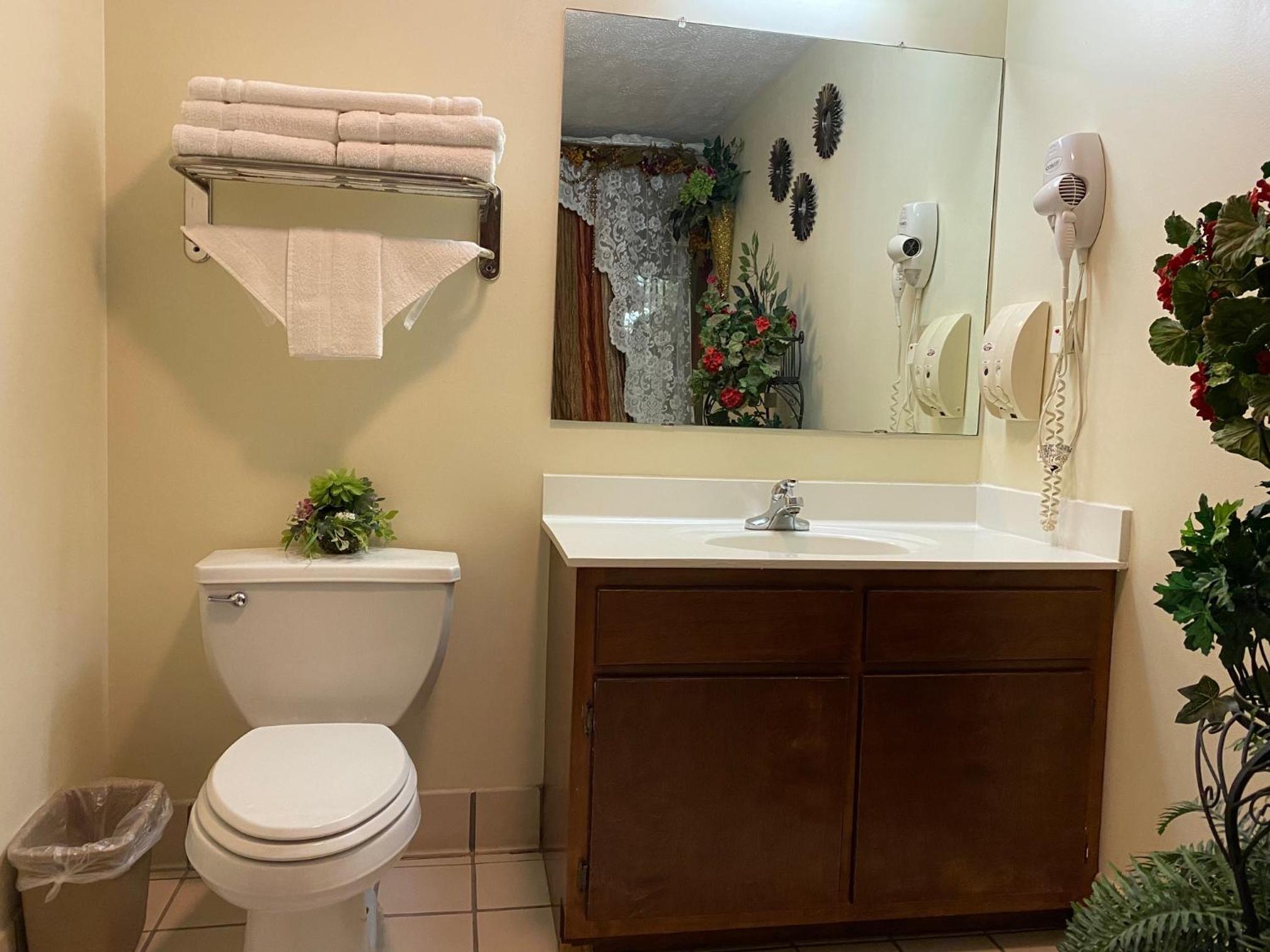 Country Hearth Inn-Union City