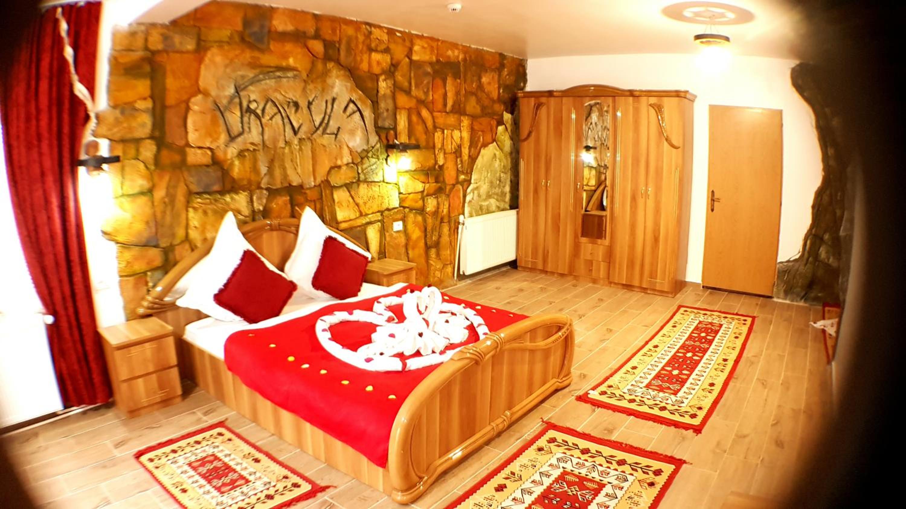 Pensiunea Dracula & Spa view 2