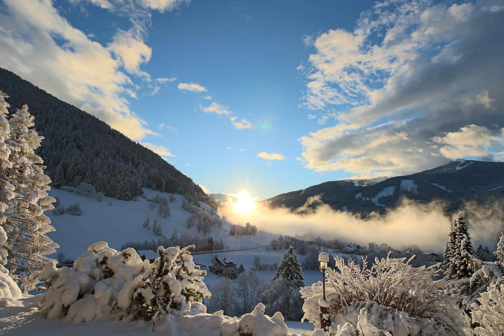 Pension & Appartements Ronacherhof -Mountain Hideaway Slopeside