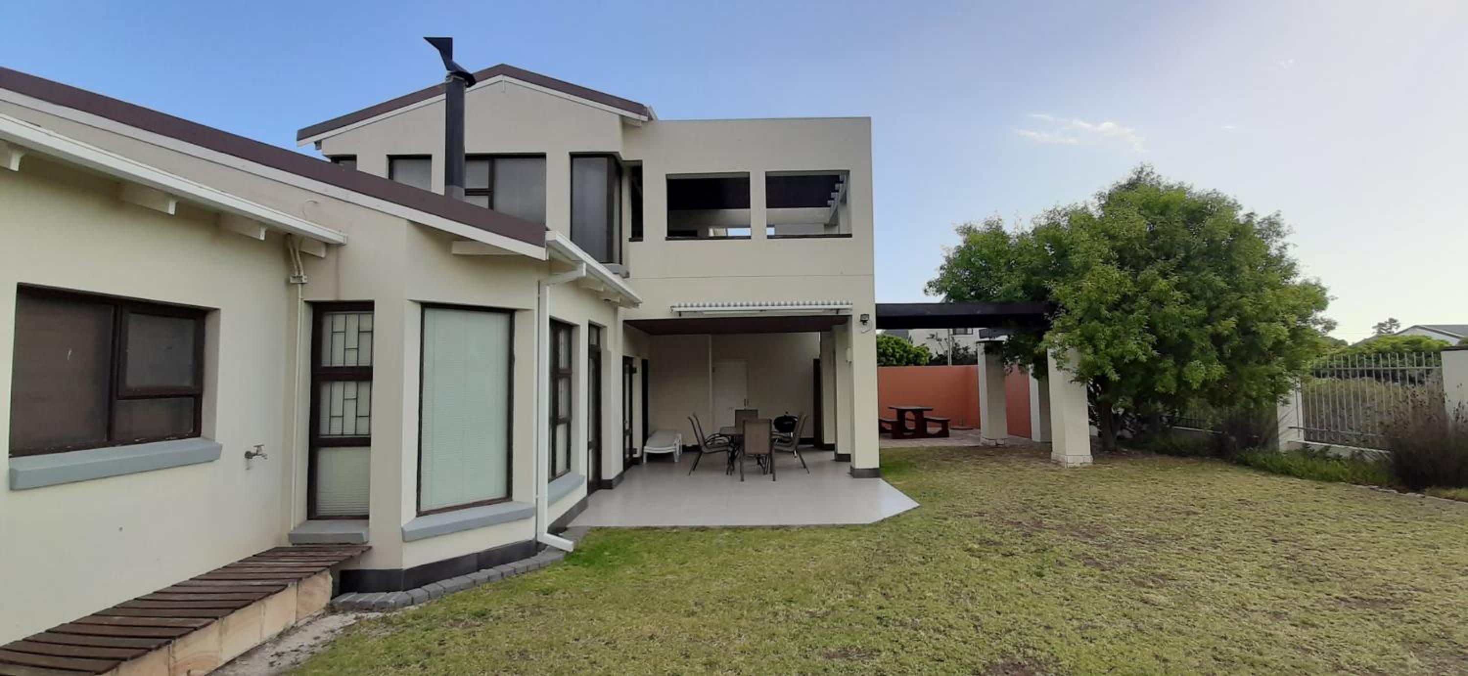Hadingham Russell Holiday House view 2