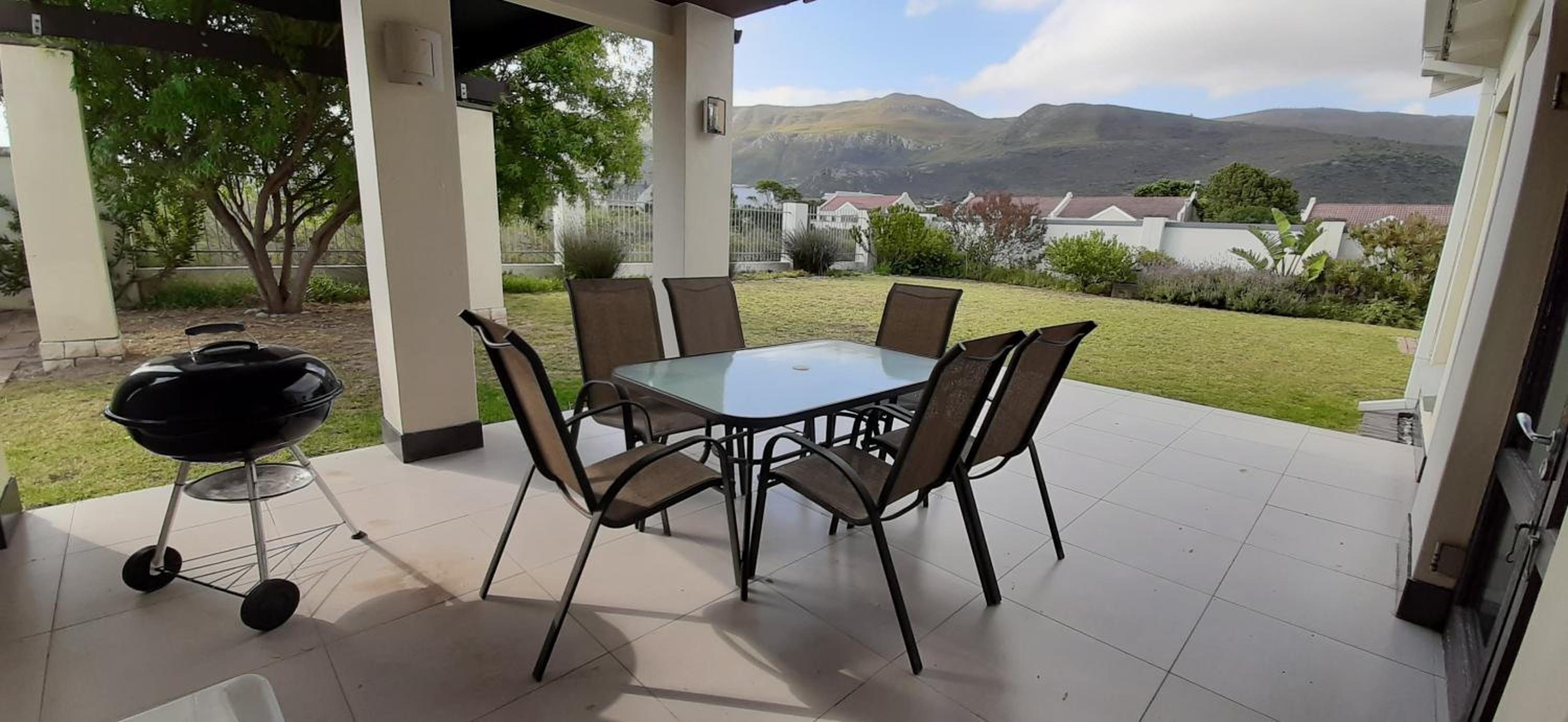 Hadingham Russell Holiday House view 4