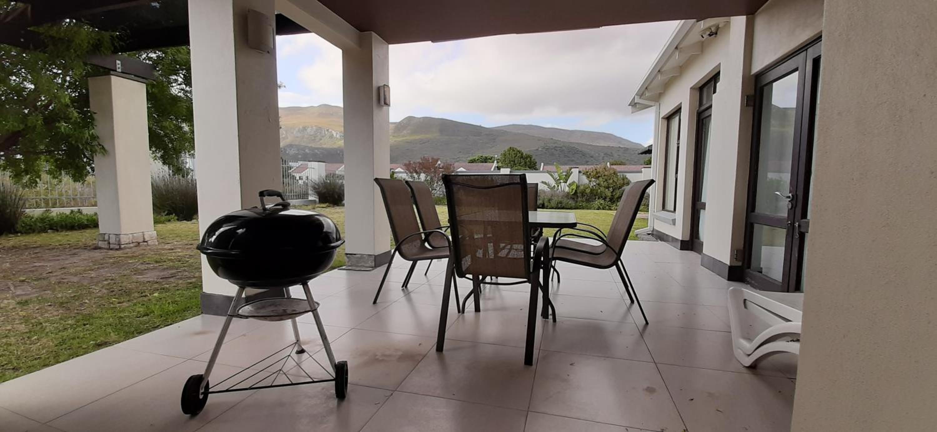 Hadingham Russell Holiday House view 5