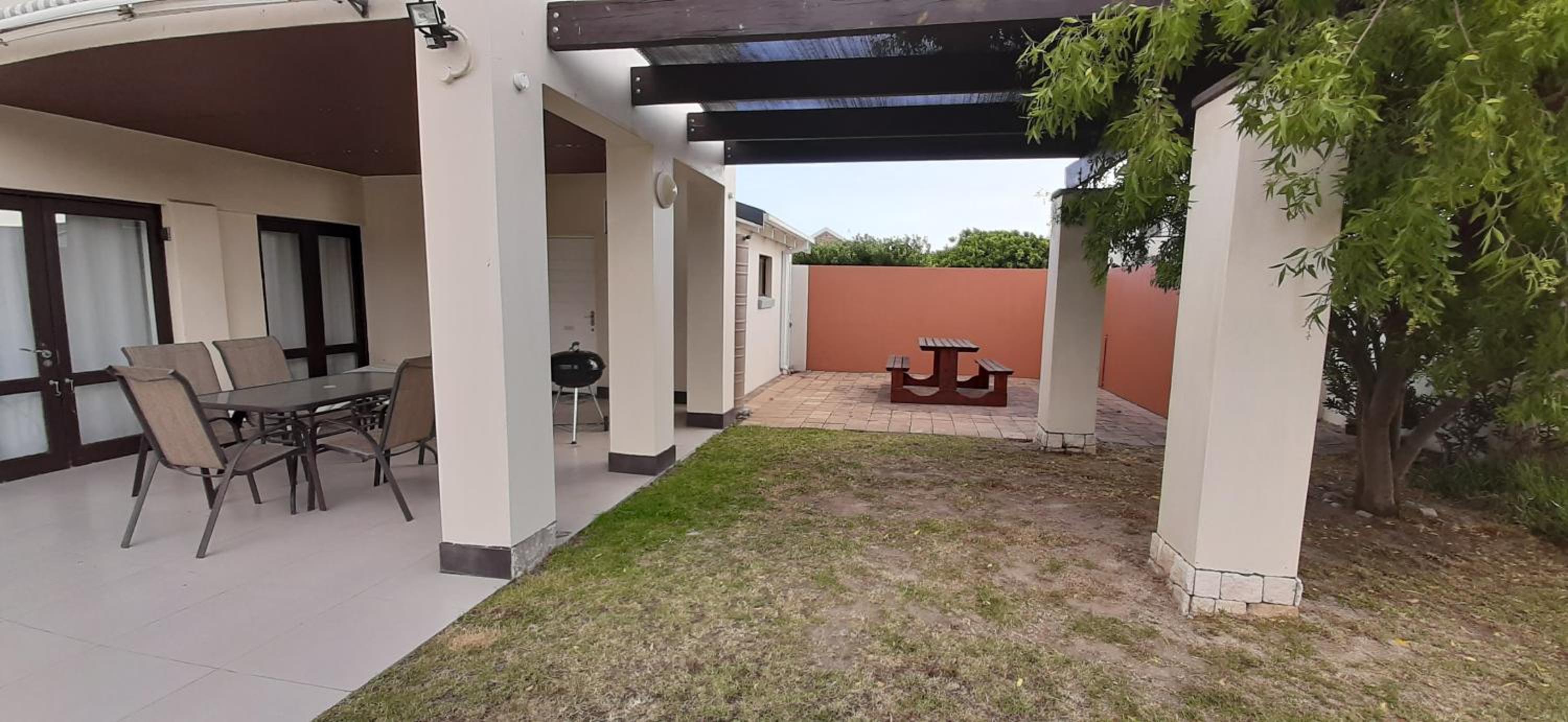 Hadingham Russell Holiday House view 3