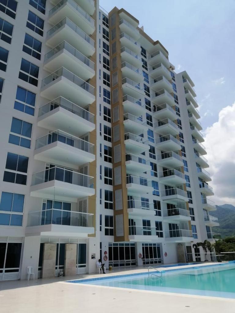 Hotel Hermoso Apto con vista a la sierra y a Cabo Tortuga en el sector del Irotama en Santa Marta - Image 1