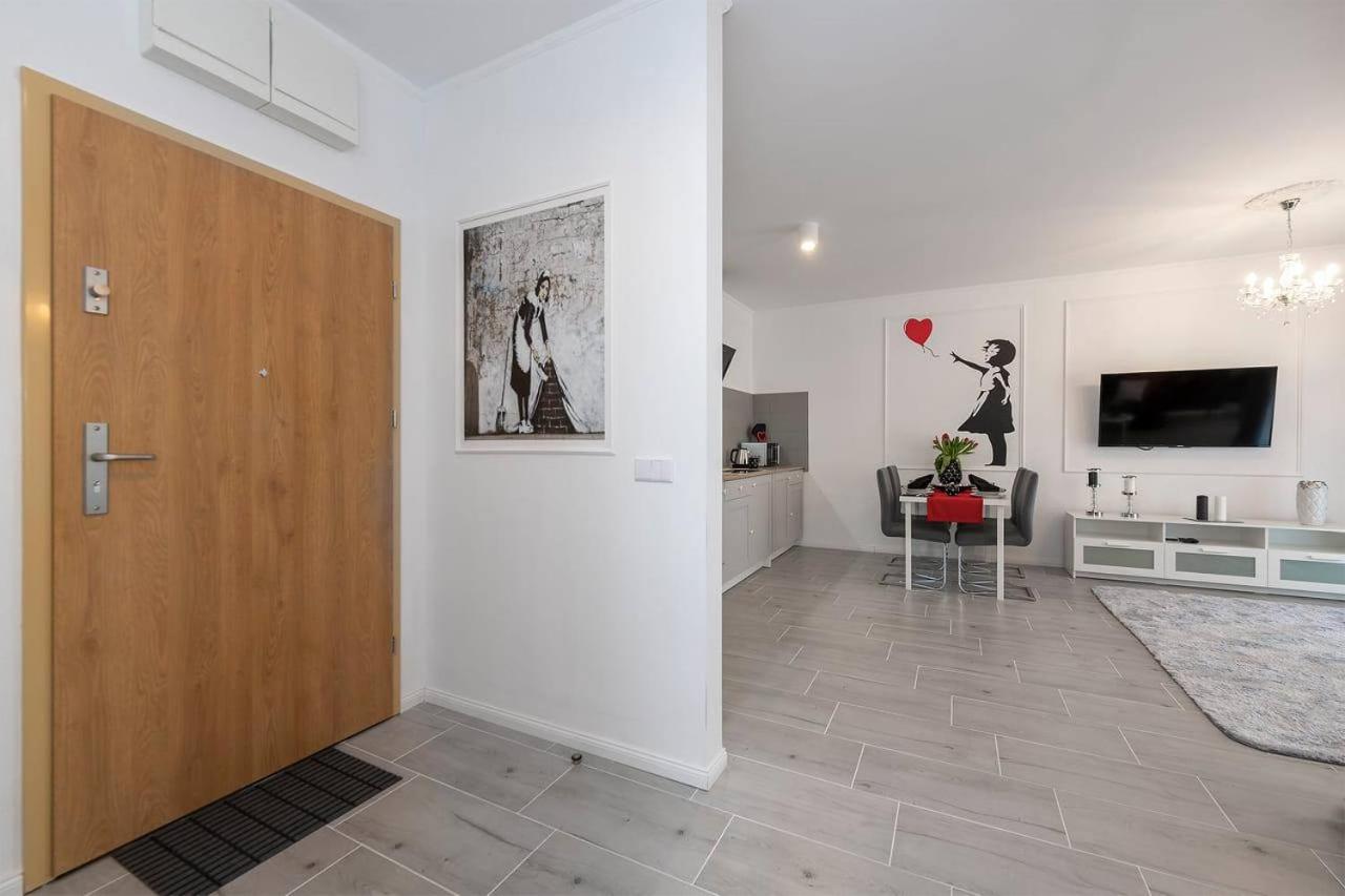 Banksy Apartment - Ilumino view 3