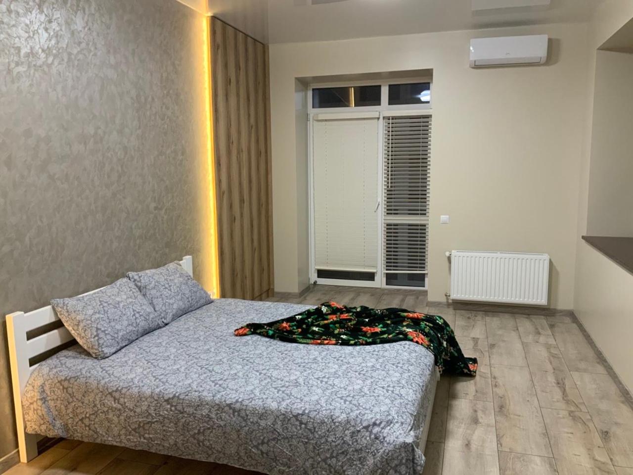 VIP apartment у центрі міста, новобудЖК Театральний,дуже простора view 3