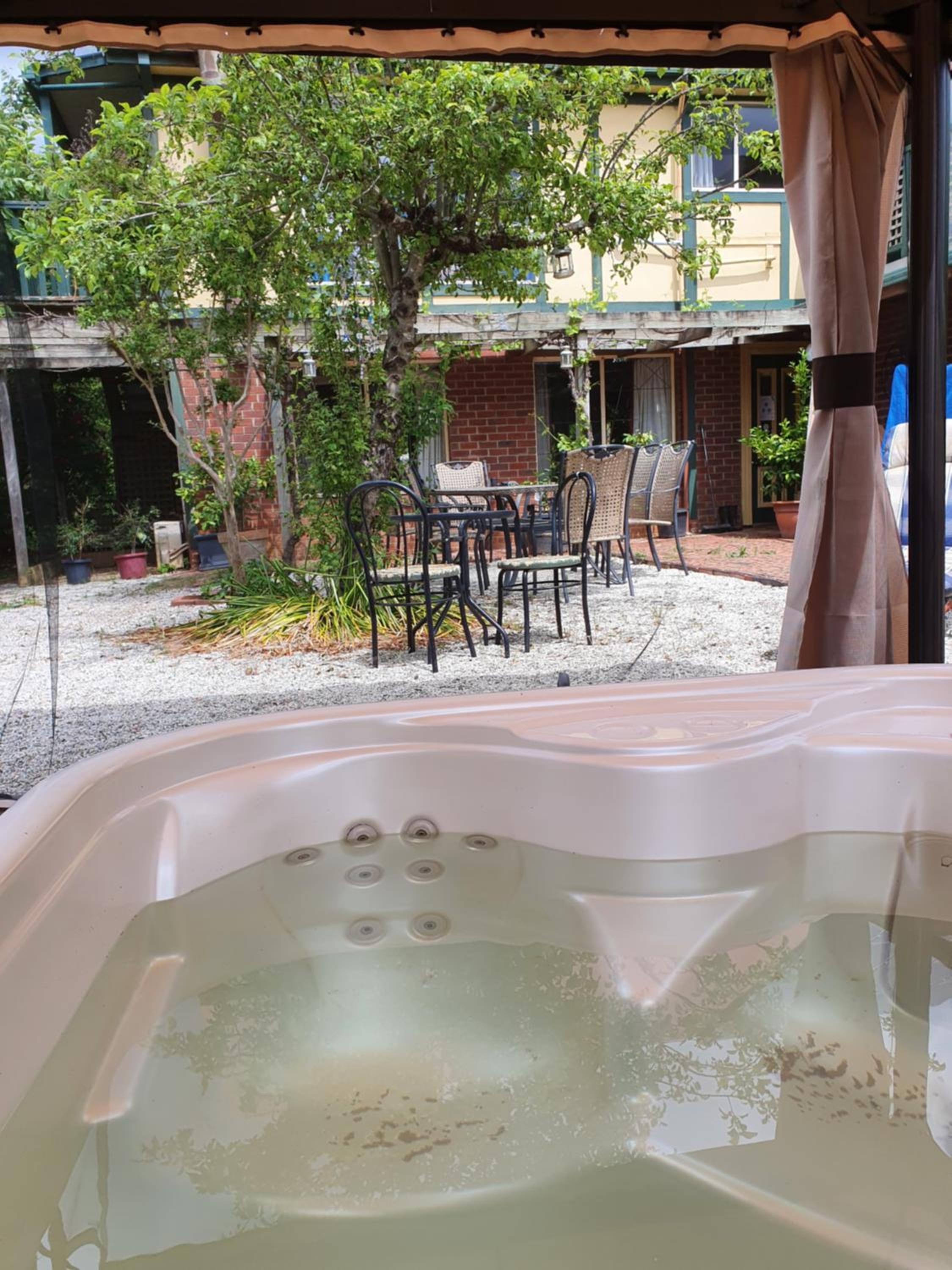 Oaktree Guest House