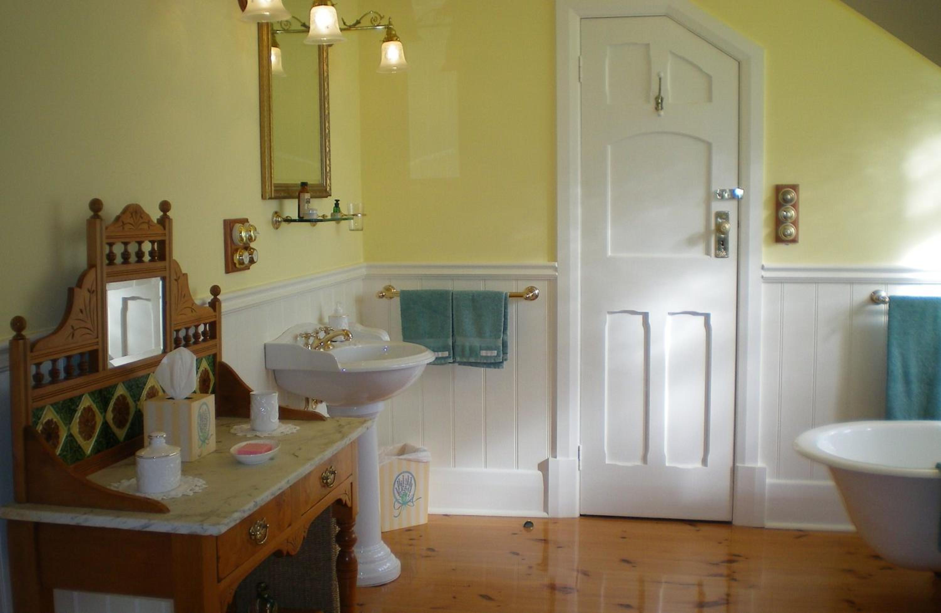 Water Bay Villa Bed & Breakfast