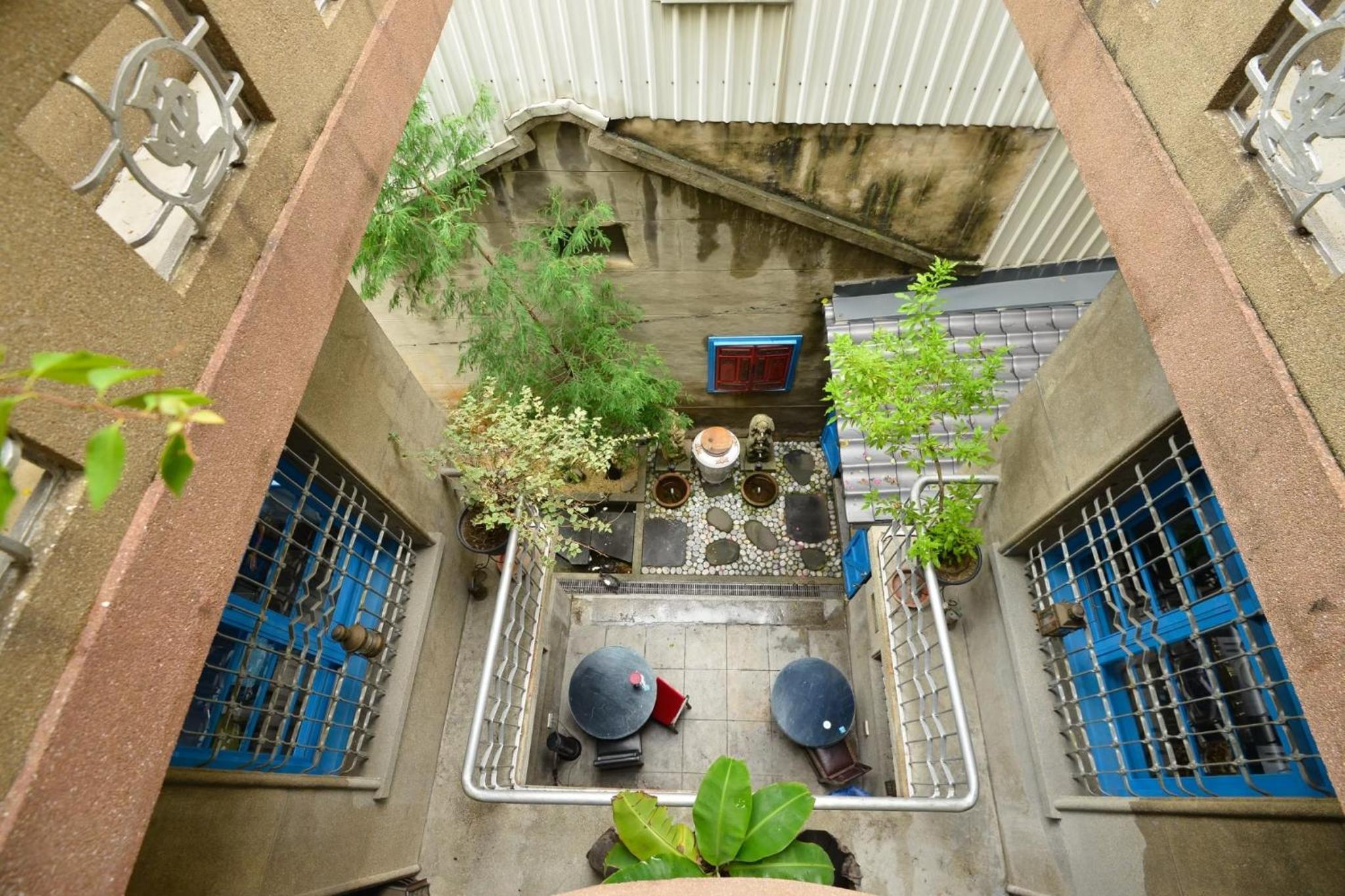 Chikan West House