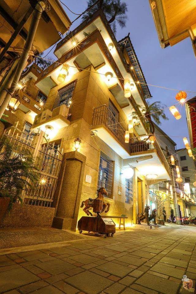 Chikan West House