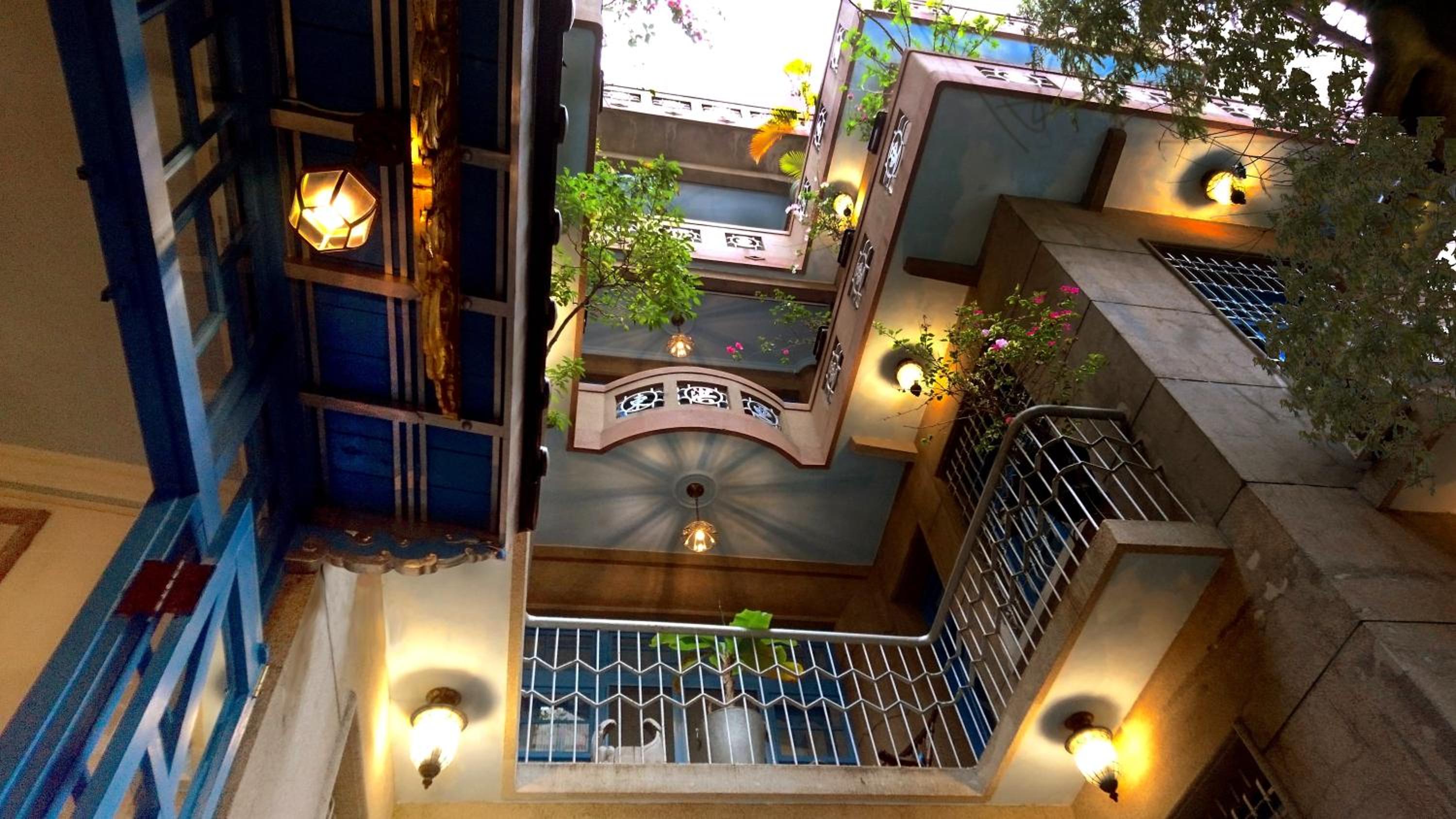 Chikan West House