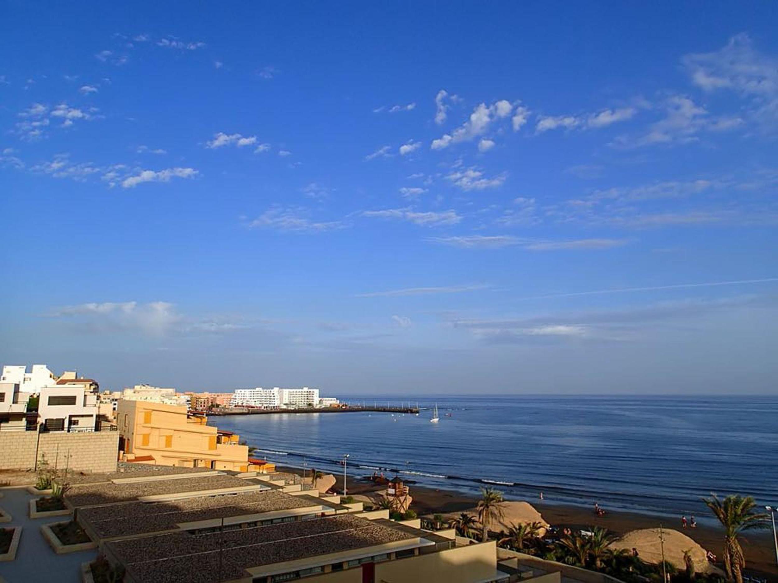 LOS BALOS 30 by RENTMEDANO top level, spectacular ocean views, parking, wifi view 5