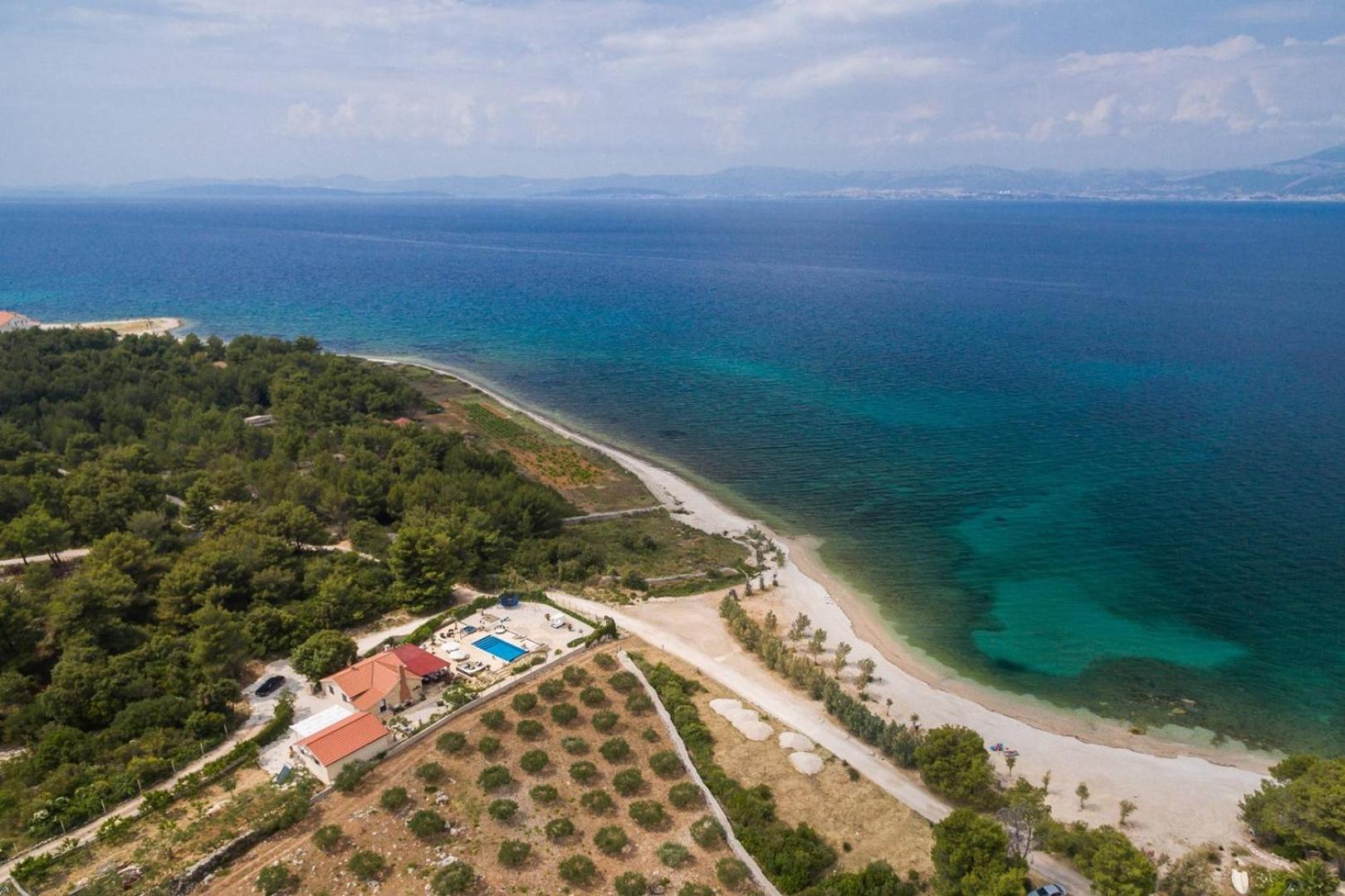 Beachfront House Mir Brač near Supetar with pool and jacuzzi view 5