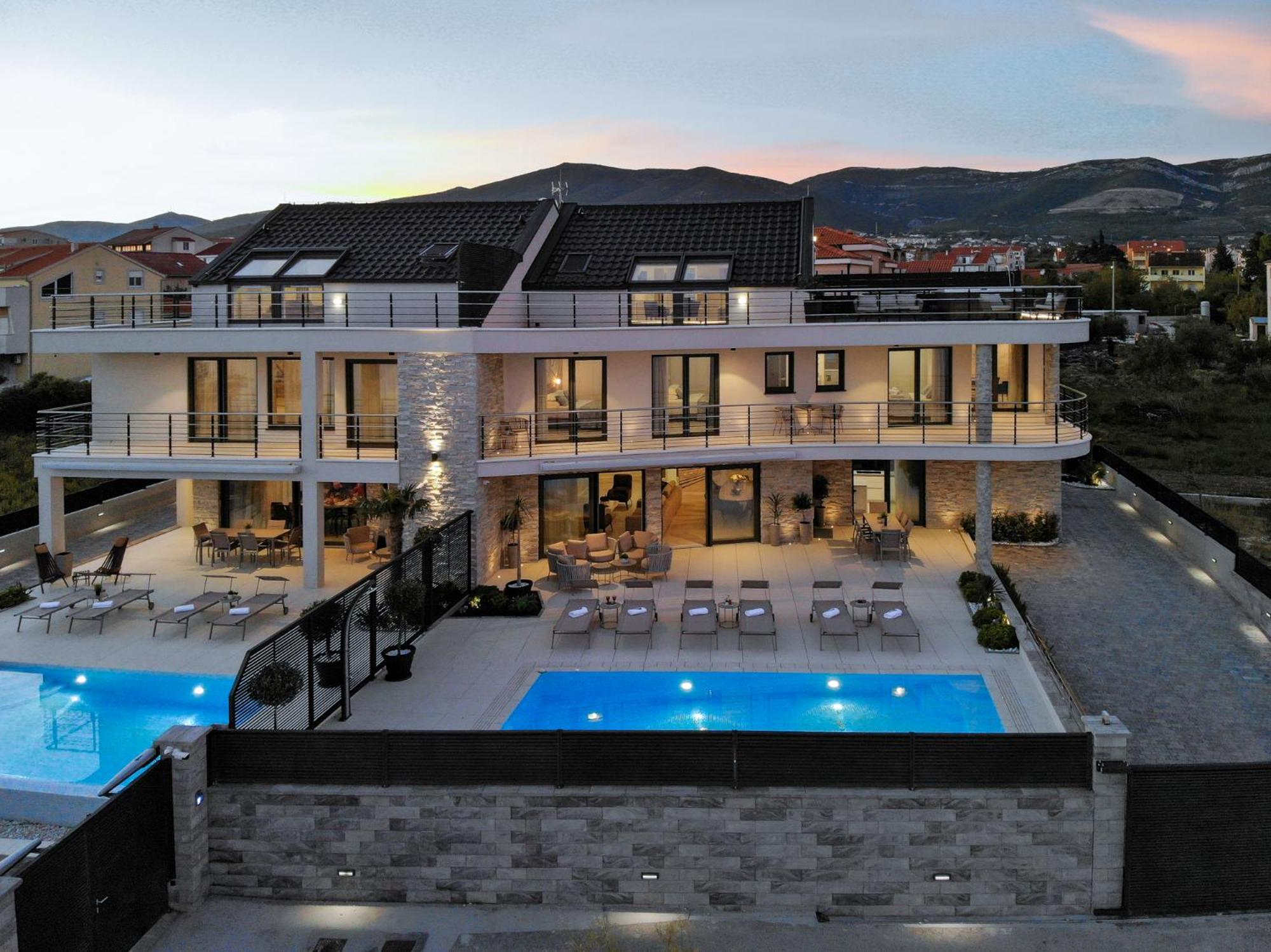 Hotel Luxury Beachfront Villa Sea Queen - Kastela - Image 1