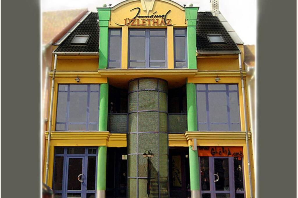 Romantic Studio Apartment in the heart of the city view 3