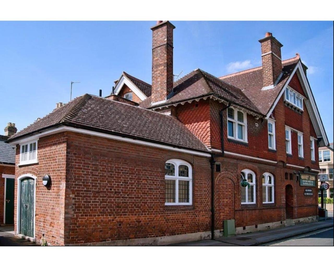 Oxford Vacations - The Osney Arms Guest House - Property Image 1
