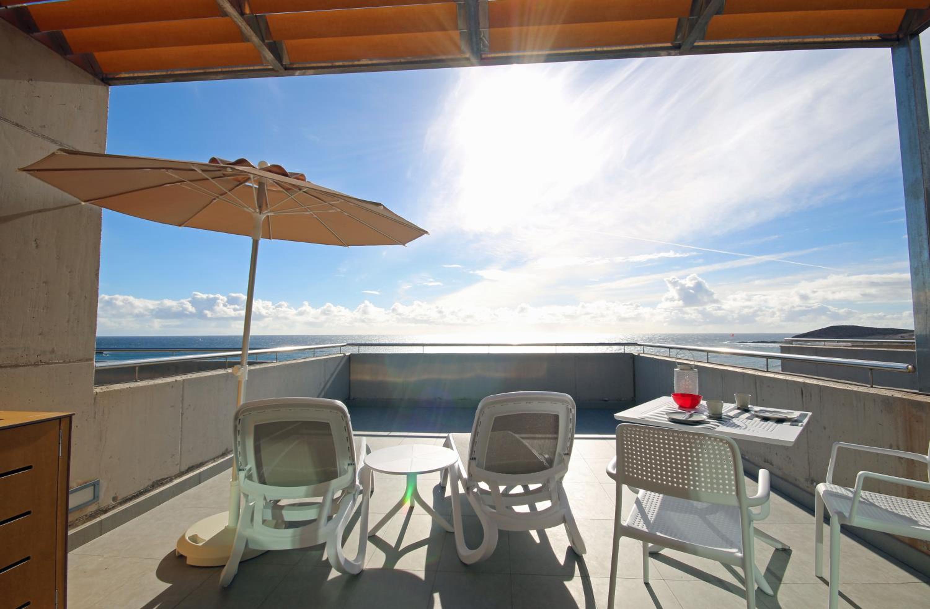 LOS BALOS 29 by RENTMEDANO top level, spectacular ocean views, parking, wifi photo 2