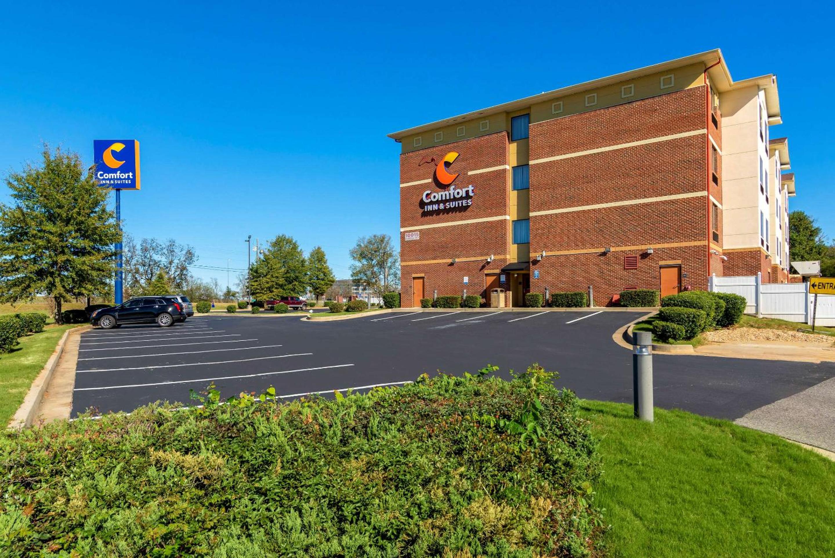 Montgomery Vacations - Comfort Inn  Suites Montgomery Eastchase - Property Image 1