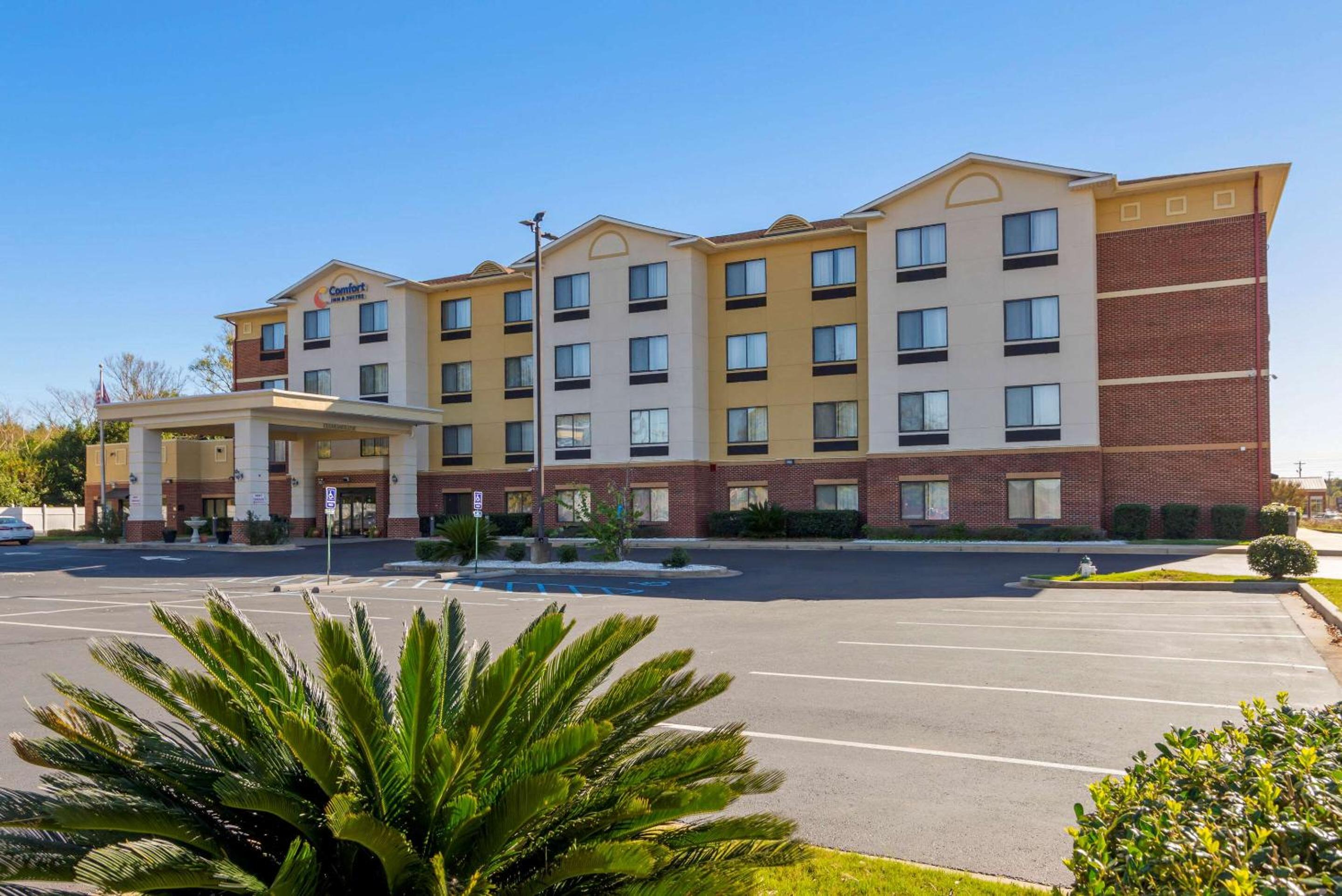Montgomery Vacations - Comfort Inn Suites Montgomery Eastchase - Property Image 15