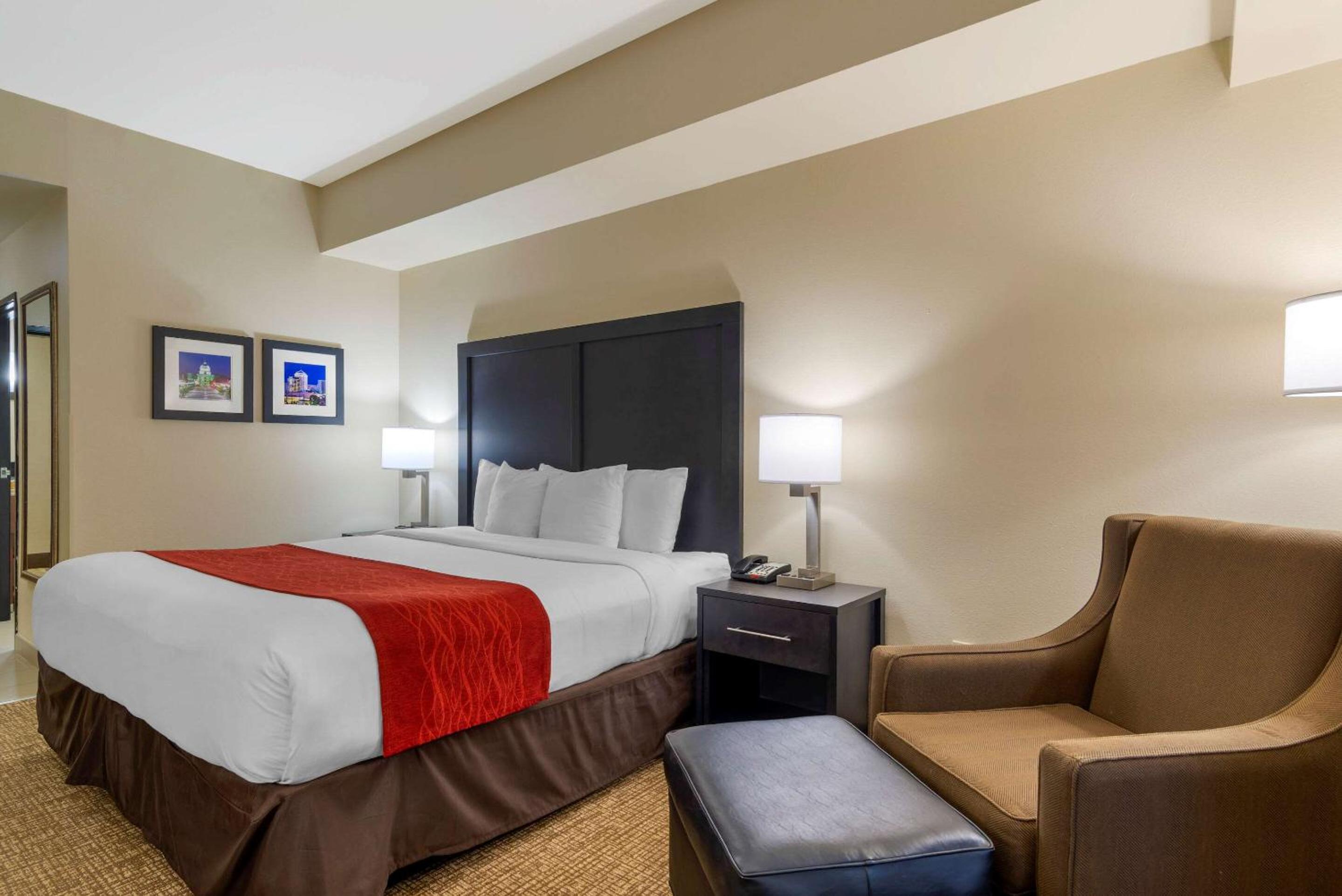 Montgomery Vacations - Comfort Inn Suites Montgomery Eastchase - Property Image 24