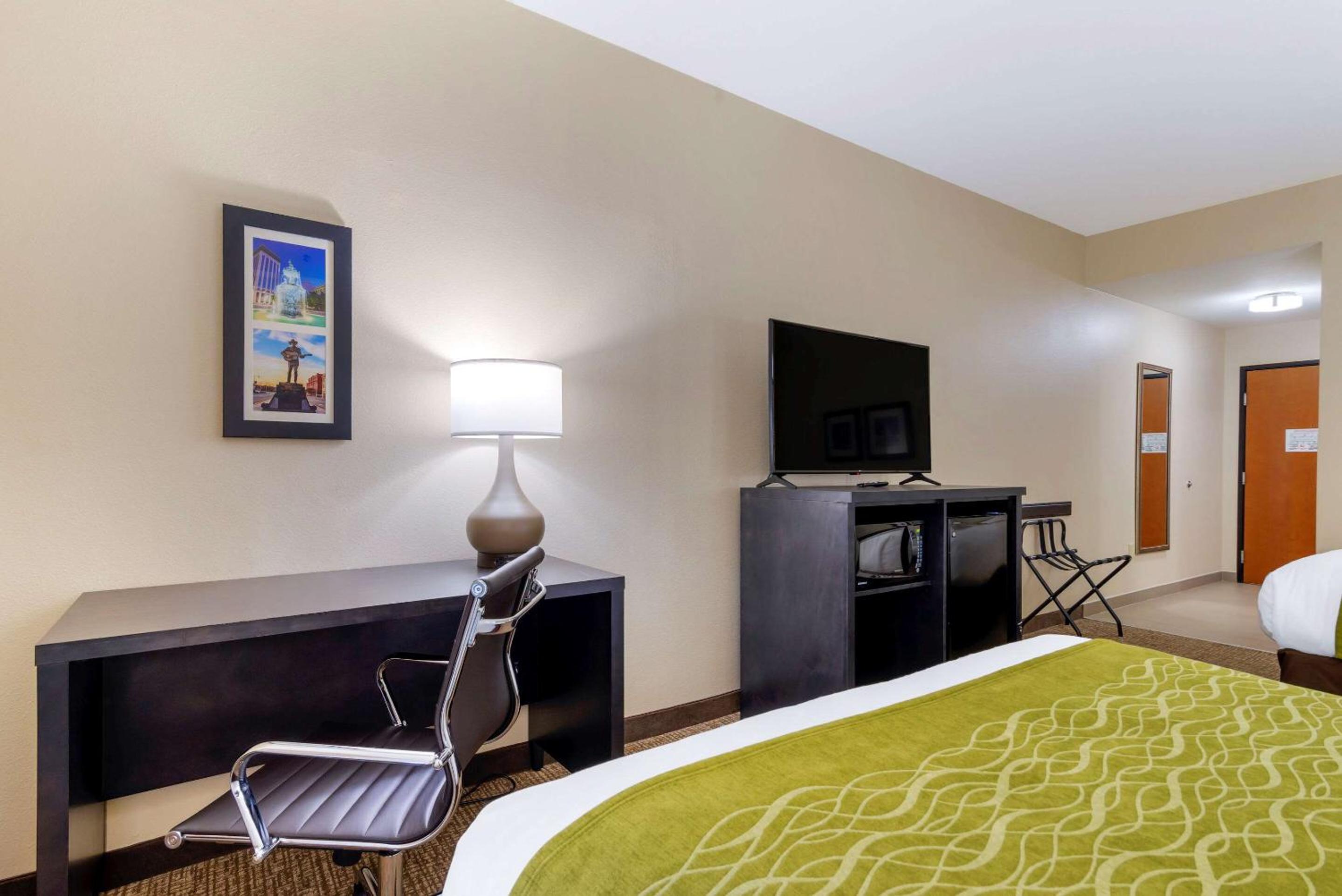 Montgomery Vacations - Comfort Inn Suites Montgomery Eastchase - Property Image 20