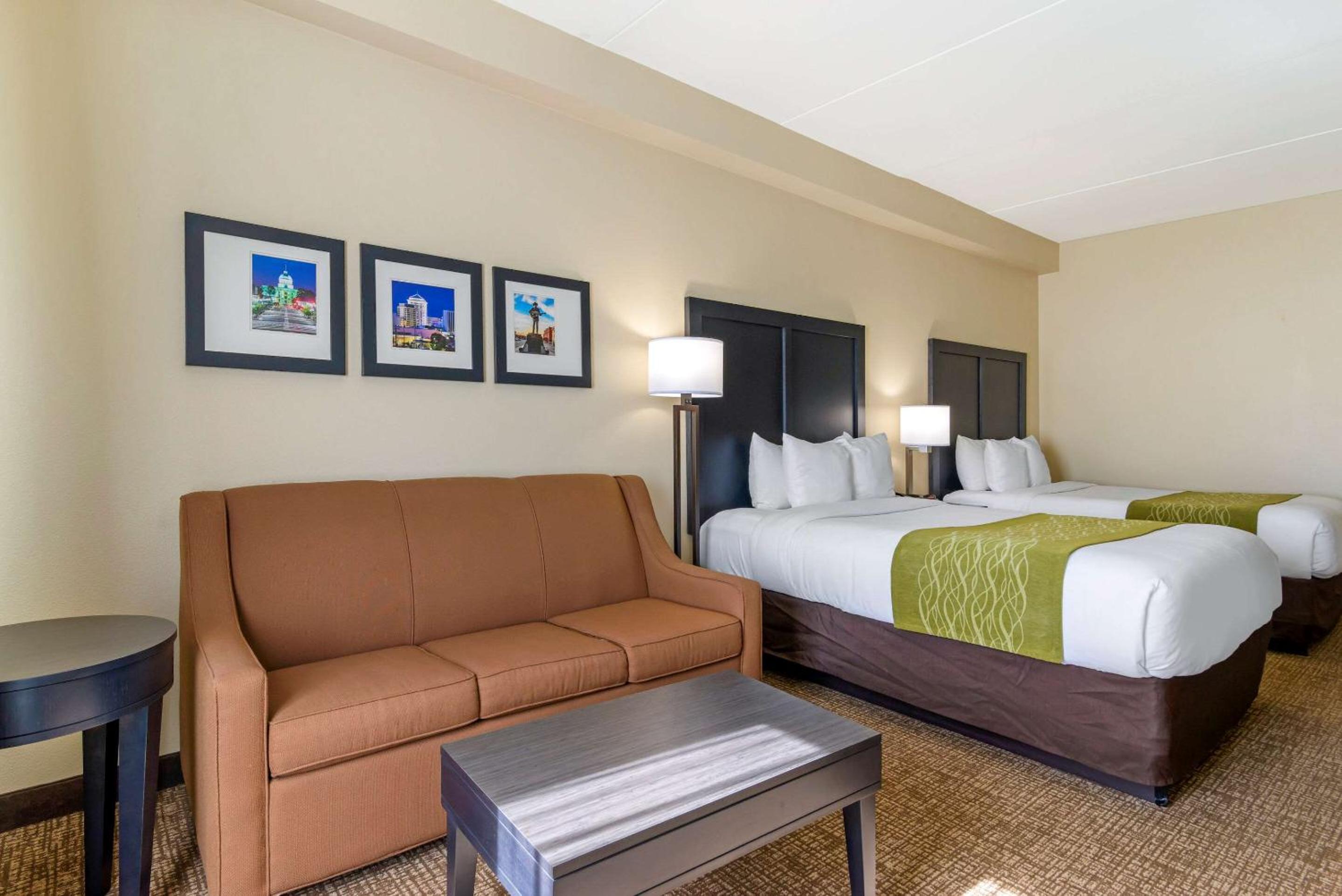 Montgomery Vacations - Comfort Inn  Suites Montgomery Eastchase - Property Image 2