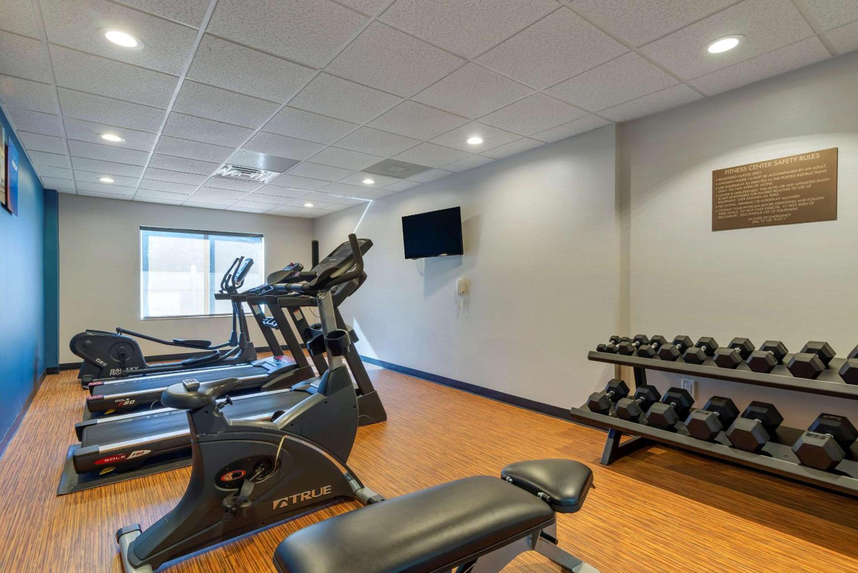 Montgomery Vacations - Comfort Inn  Suites Montgomery Eastchase - Property Image 10