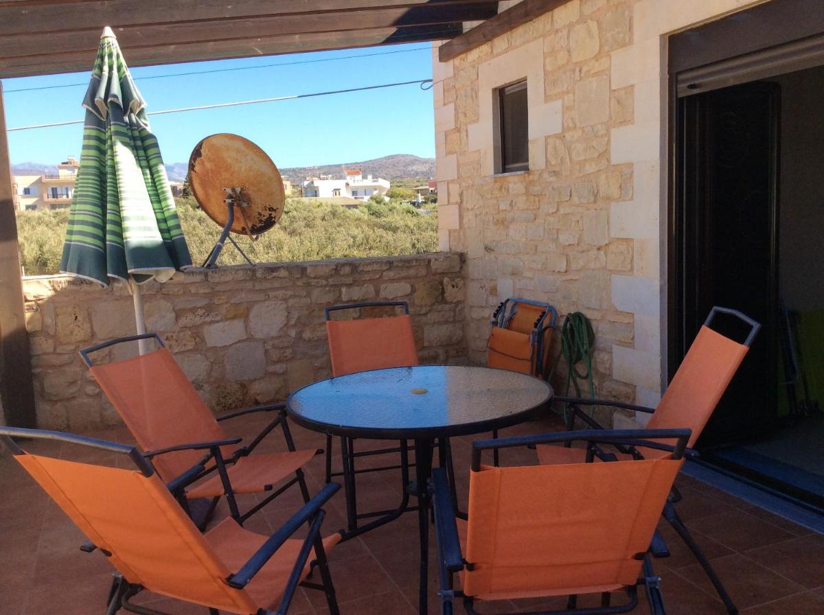 2 bedrooms house at Chersonissos 500 m away from the beach with furnished terrace and wifi view 4