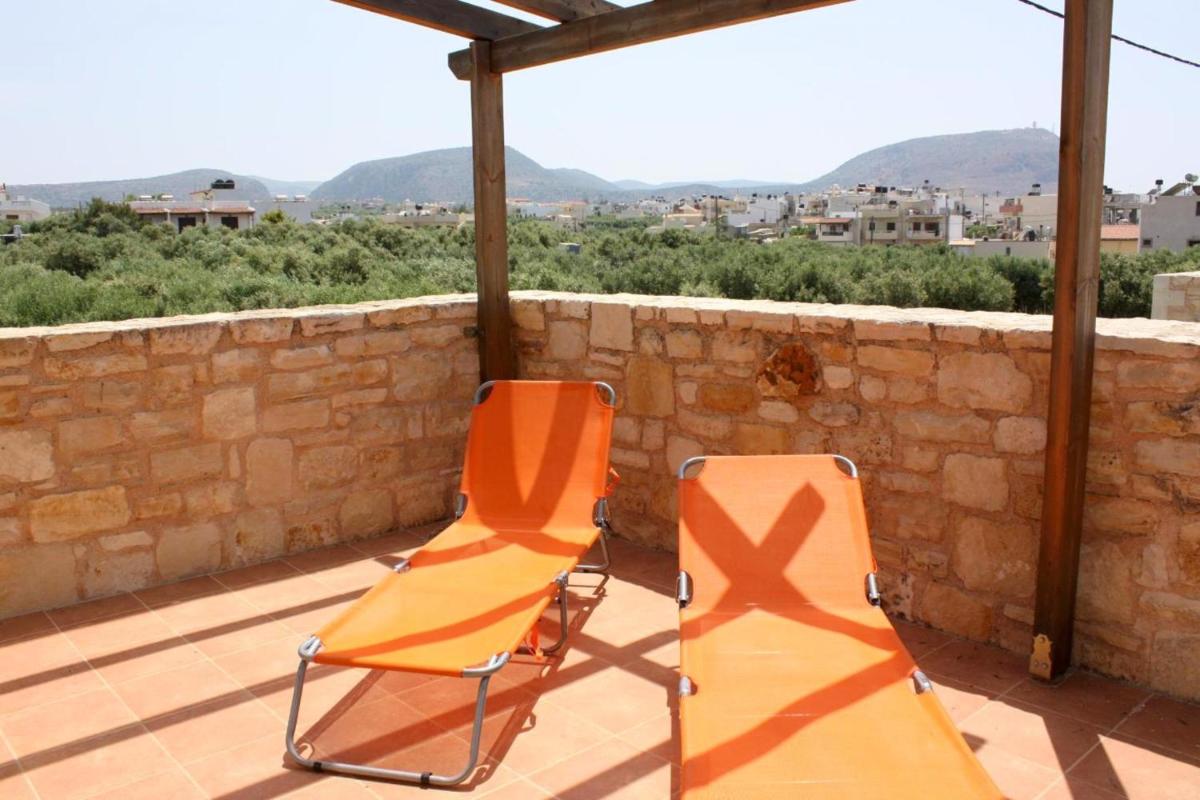 2 bedrooms house at Chersonissos 500 m away from the beach with furnished terrace and wifi view 3