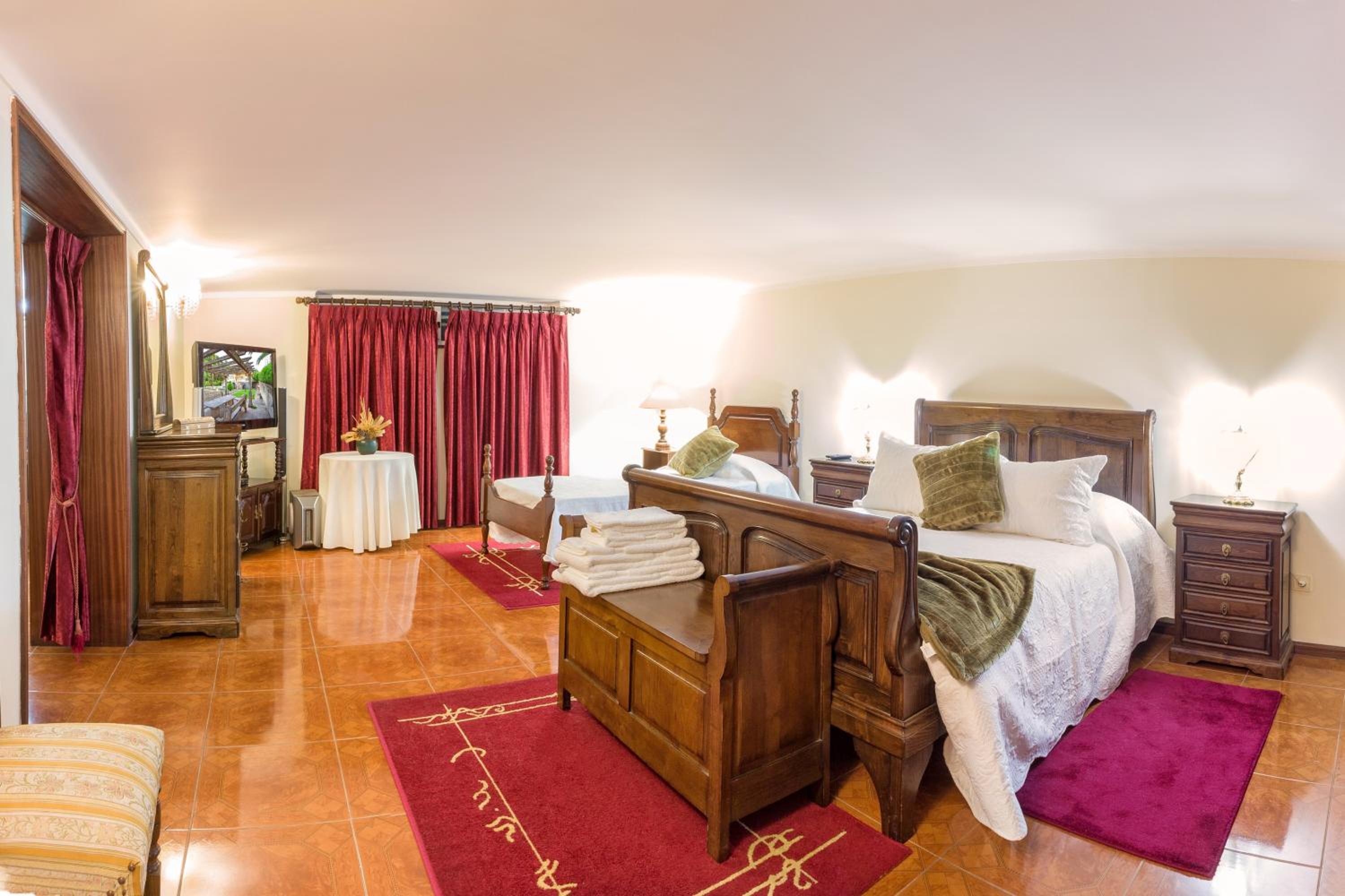 Majestic Manor in Valença with private pool