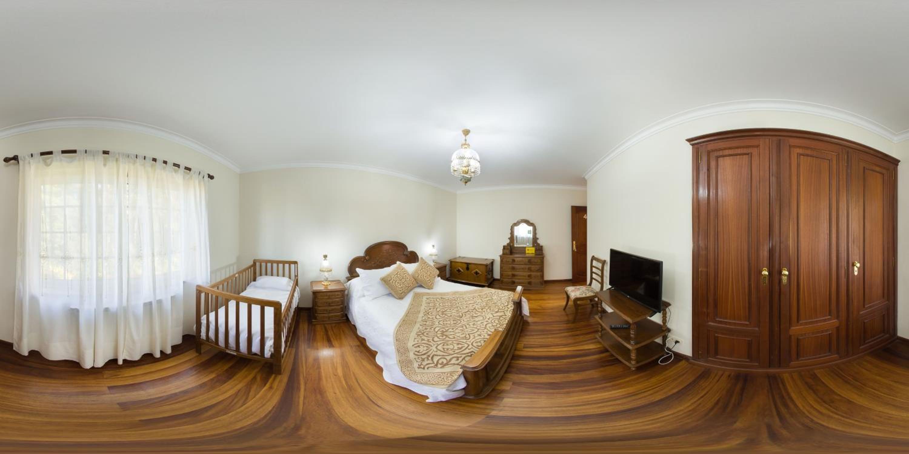 Majestic Manor in Valença with private pool
