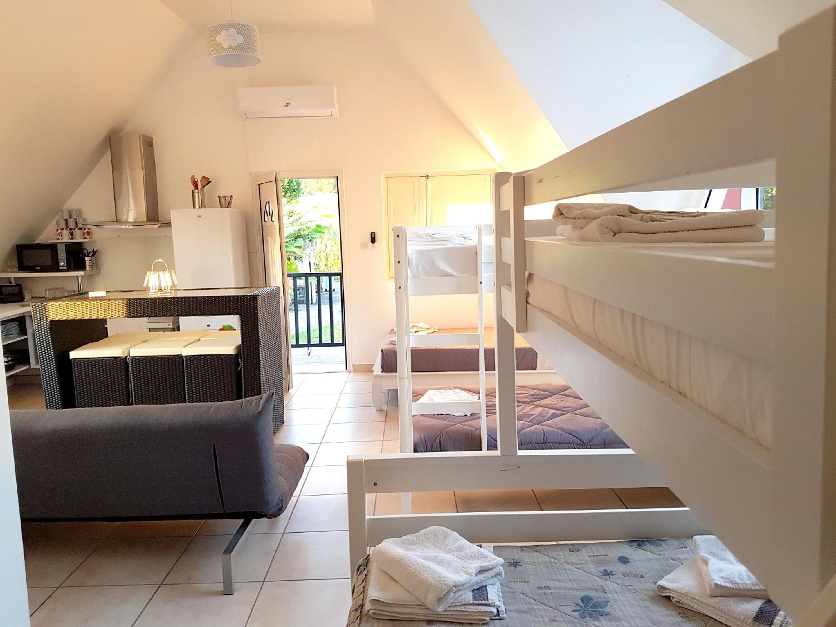 Villa charmante à Saint-Benoît avec piscine privée view 2