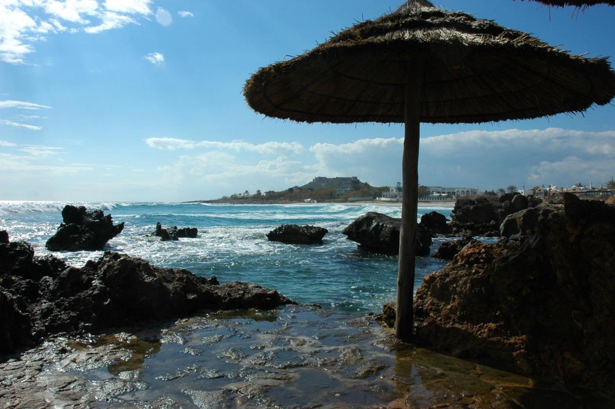 4 bedrooms villa with sea view enclosed garden and wifi at Kelibia 4 km away from the beach