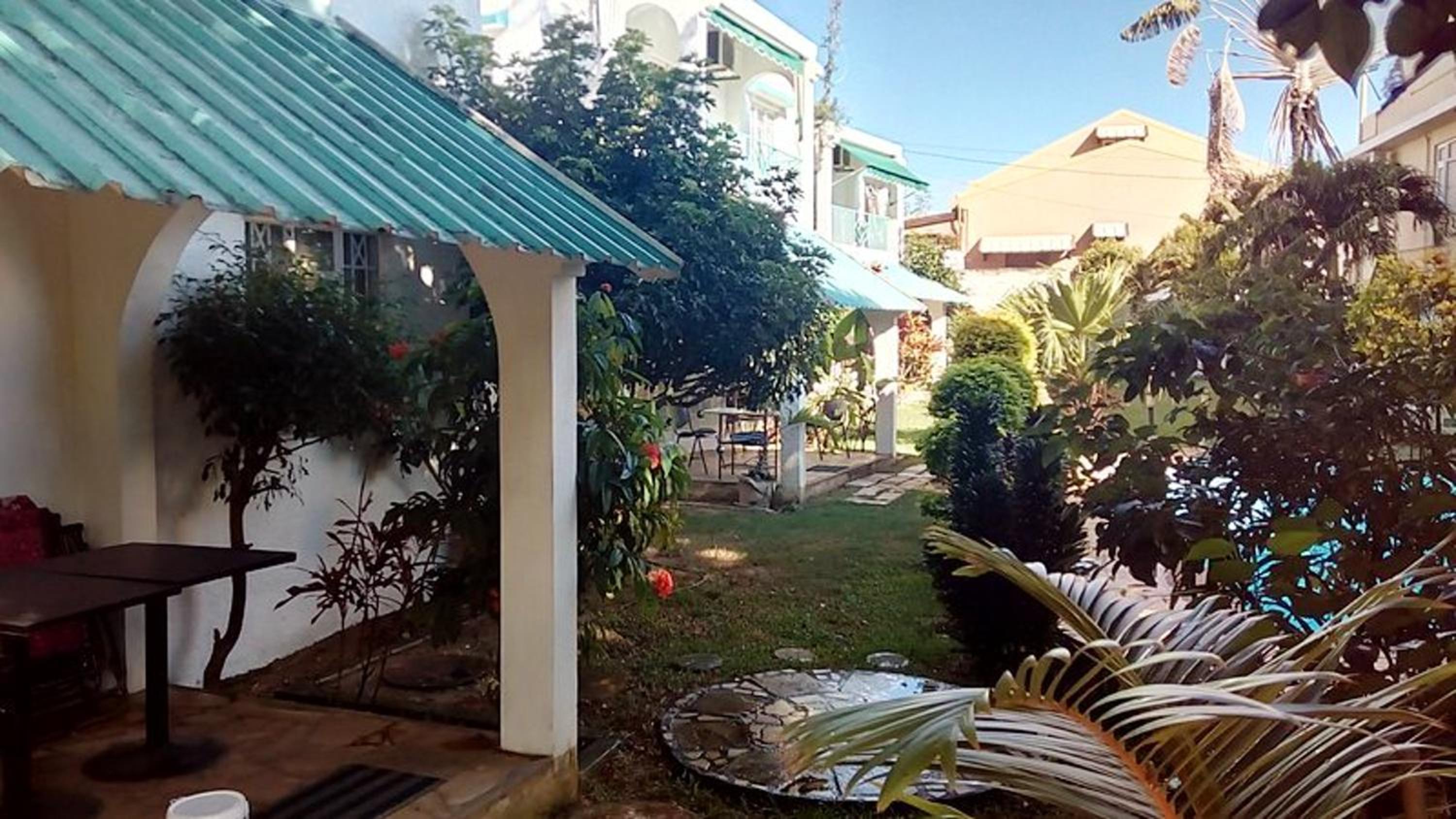 Spacious House in Flic en Flac with Shared Pool view 4