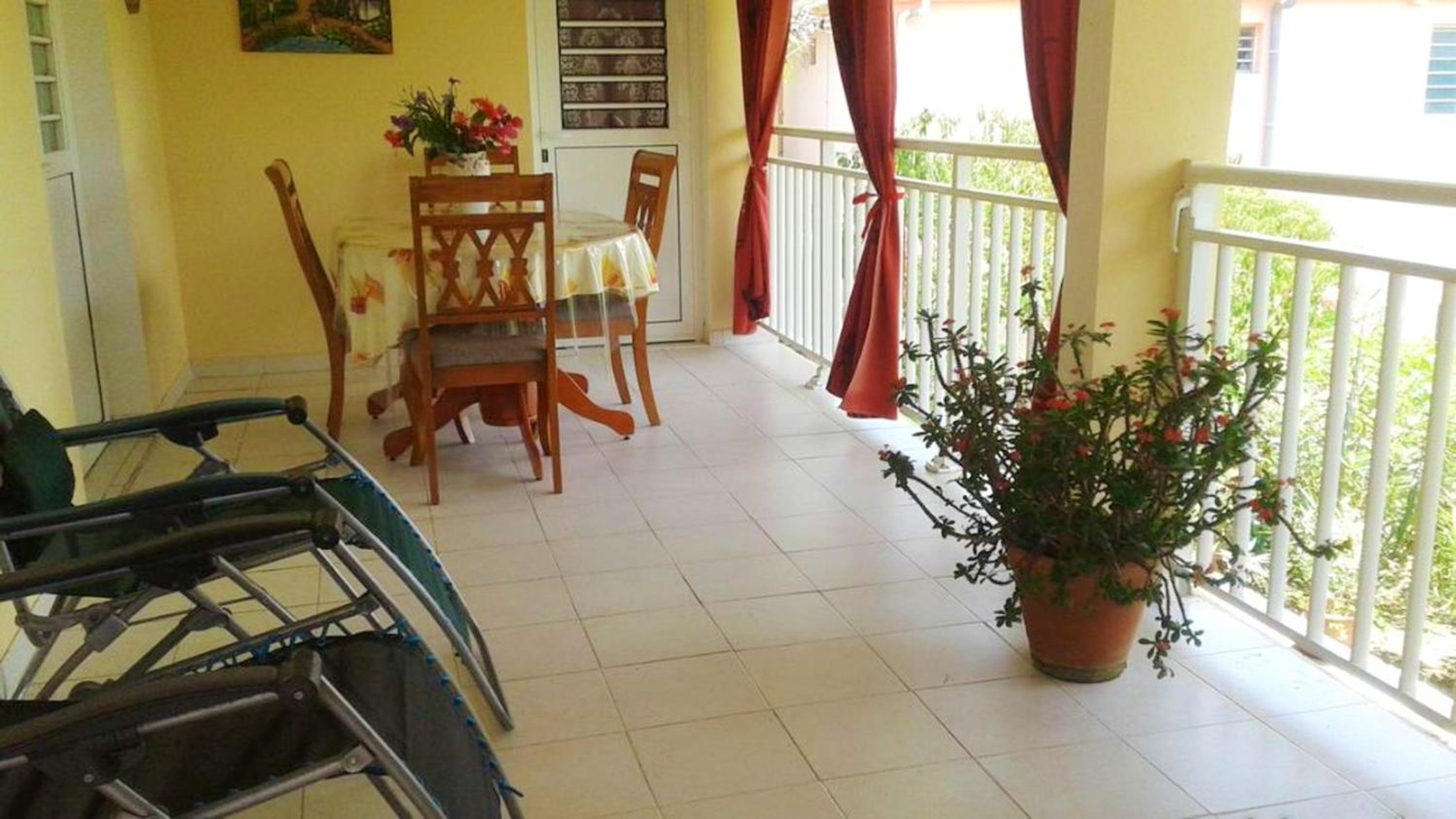 Appartement douillet avec vue sur les montagnes au Vauclin view 2