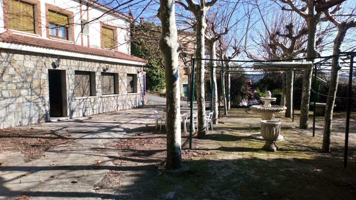 5 bedrooms house with shared pool enclosed garden and wifi at Sotillo de la Adrada