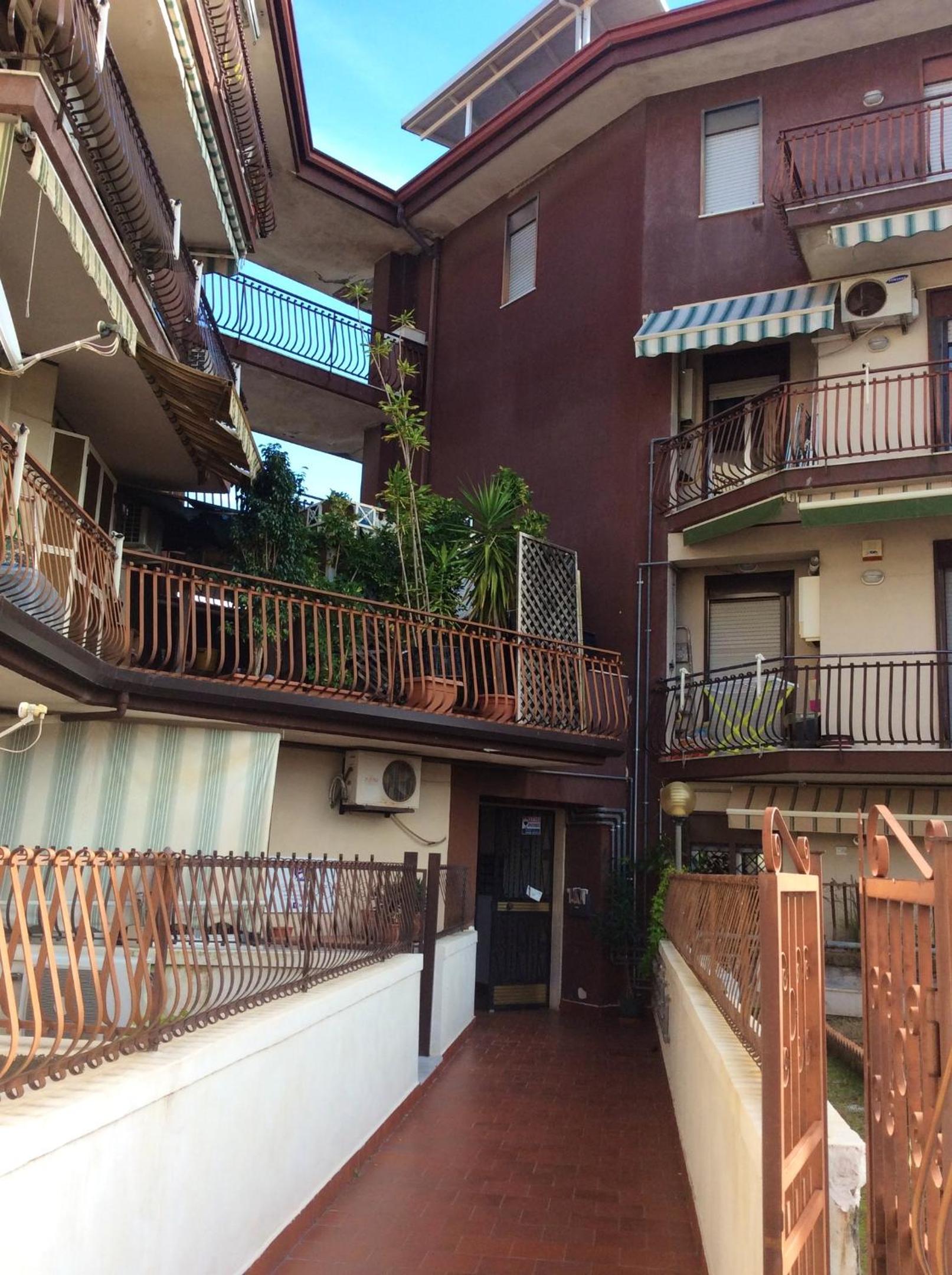 Spacious apartment in Taormina with garden view 107 m² photo 1