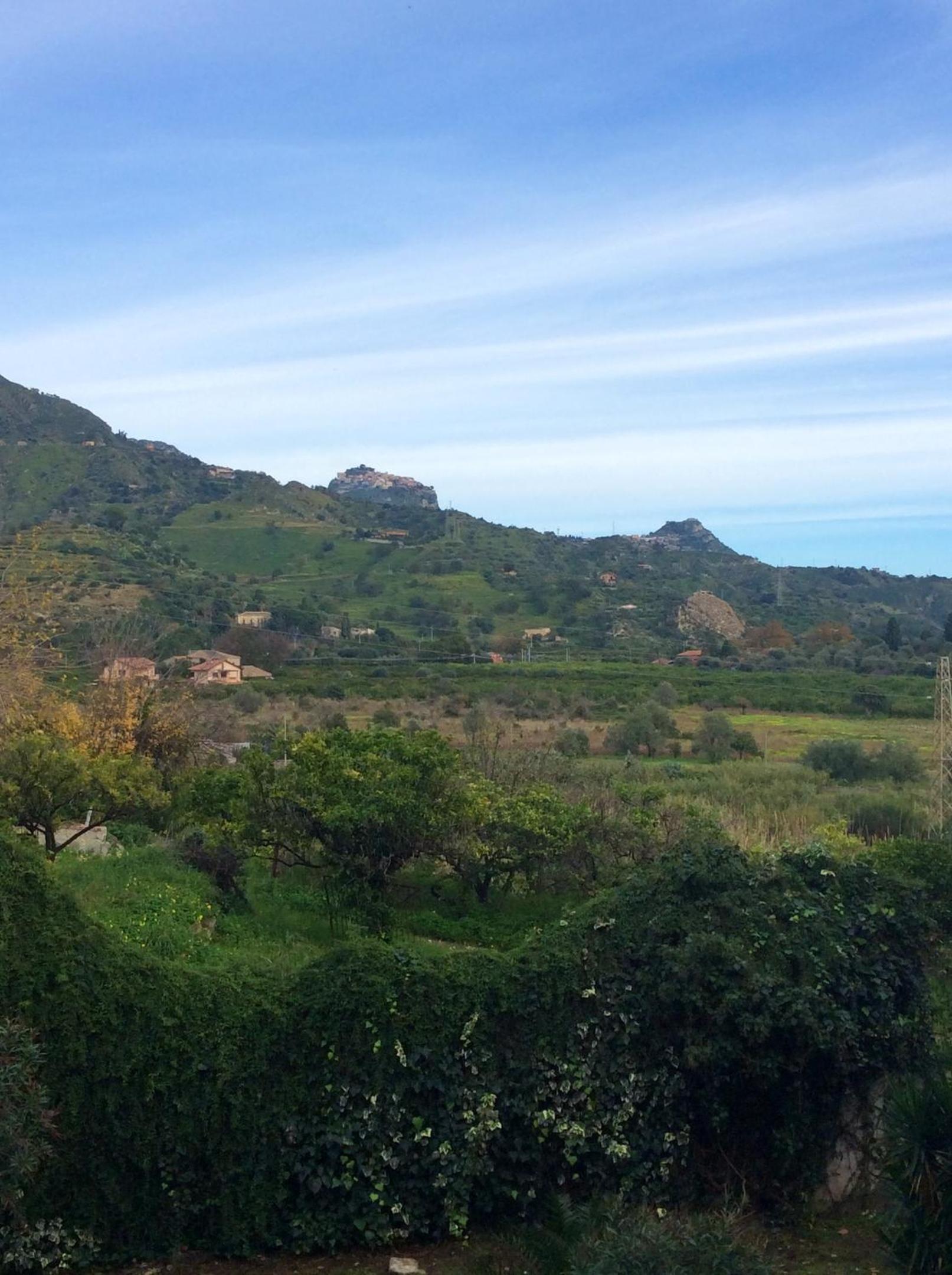 Spacious apartment in Taormina with garden view 107 m² photo 4