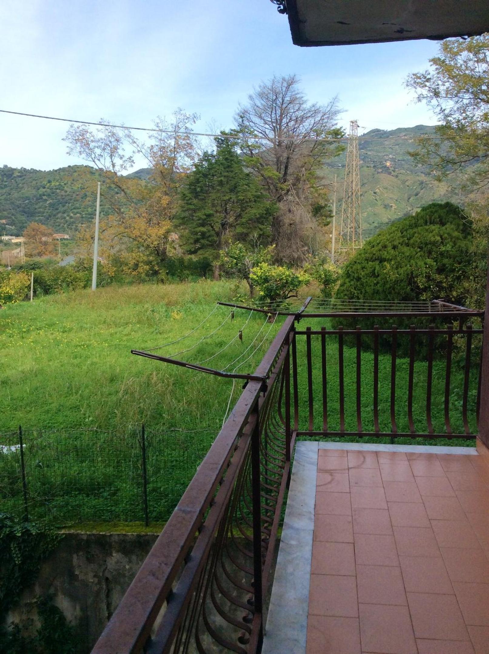 Spacious apartment in Taormina with garden view 107 m² photo 3