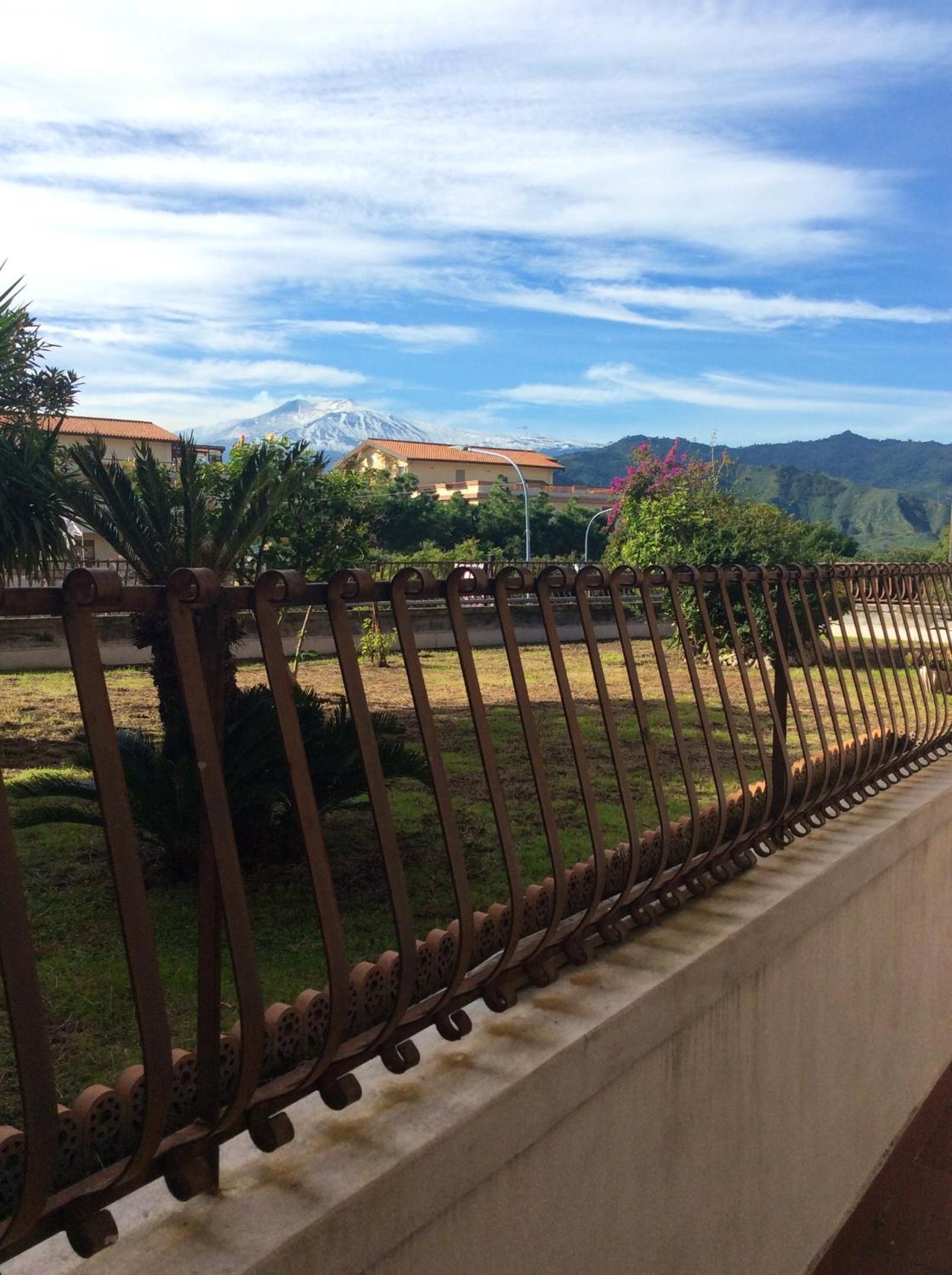Spacious apartment in Taormina with garden view 107 m² photo 2