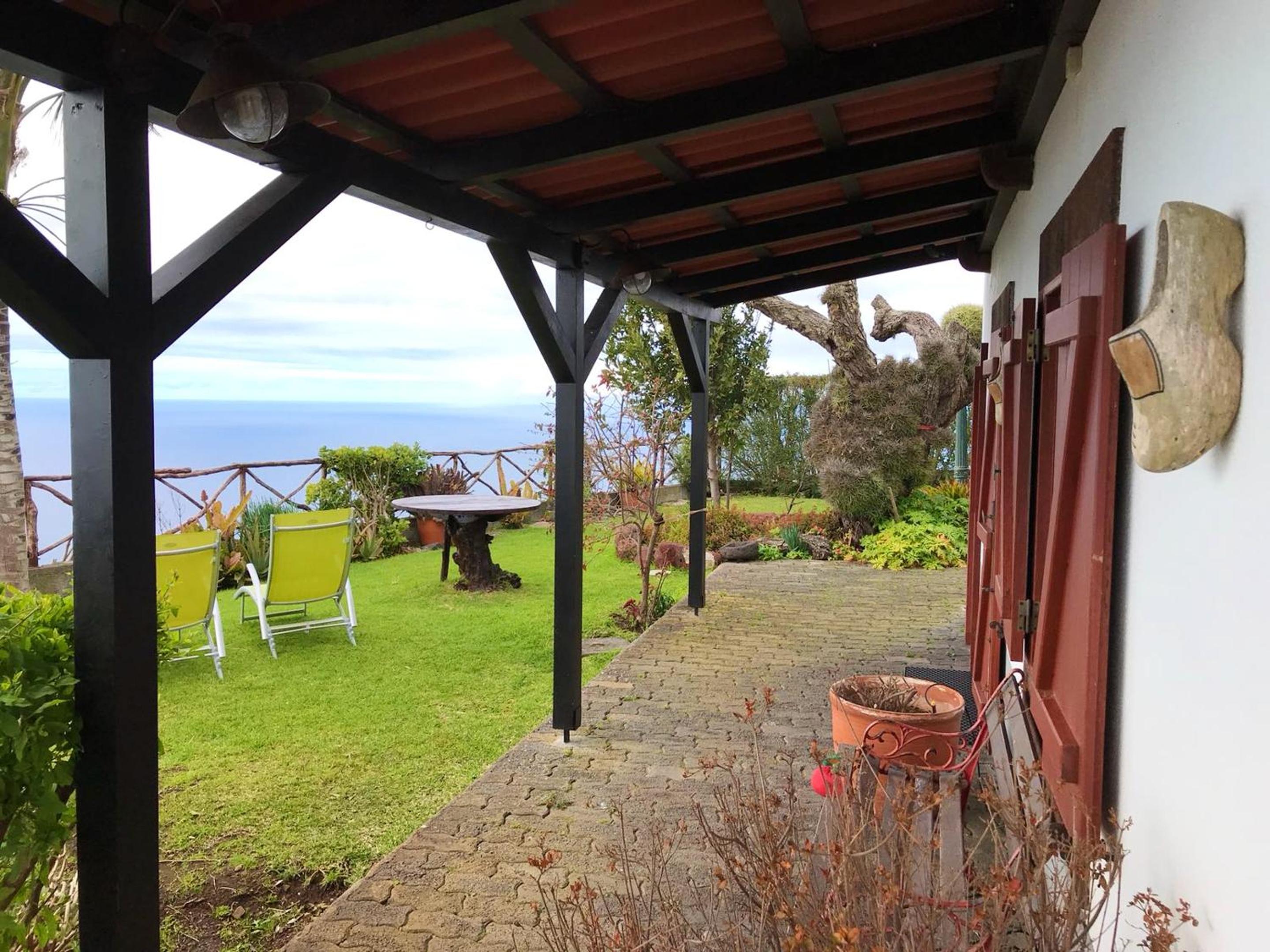 Sea-view house in Fajã da Ovelha with garden and terrace view 4