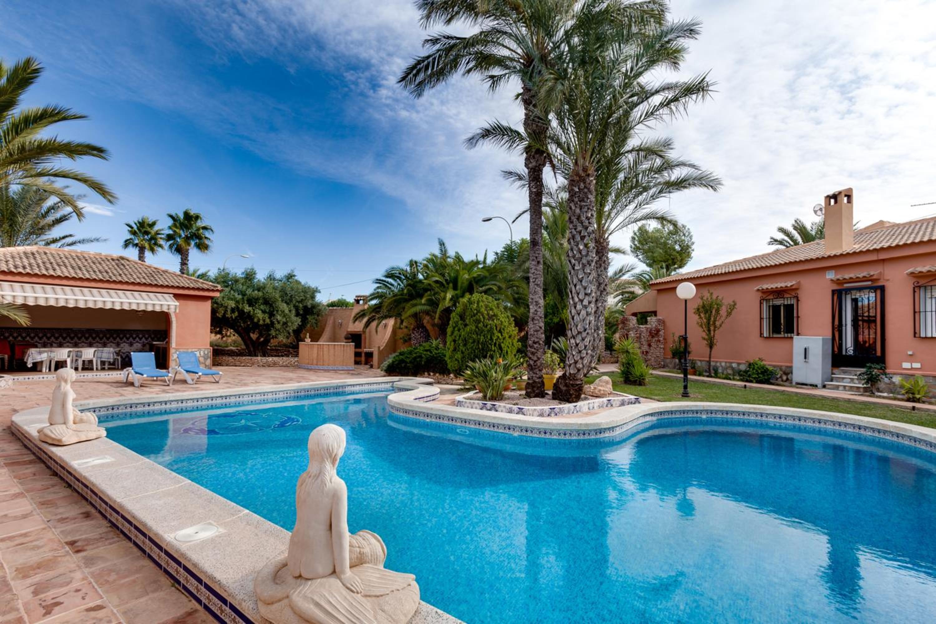 Hotel Charming Villa in Torrevieja with Private Pool - Image 1