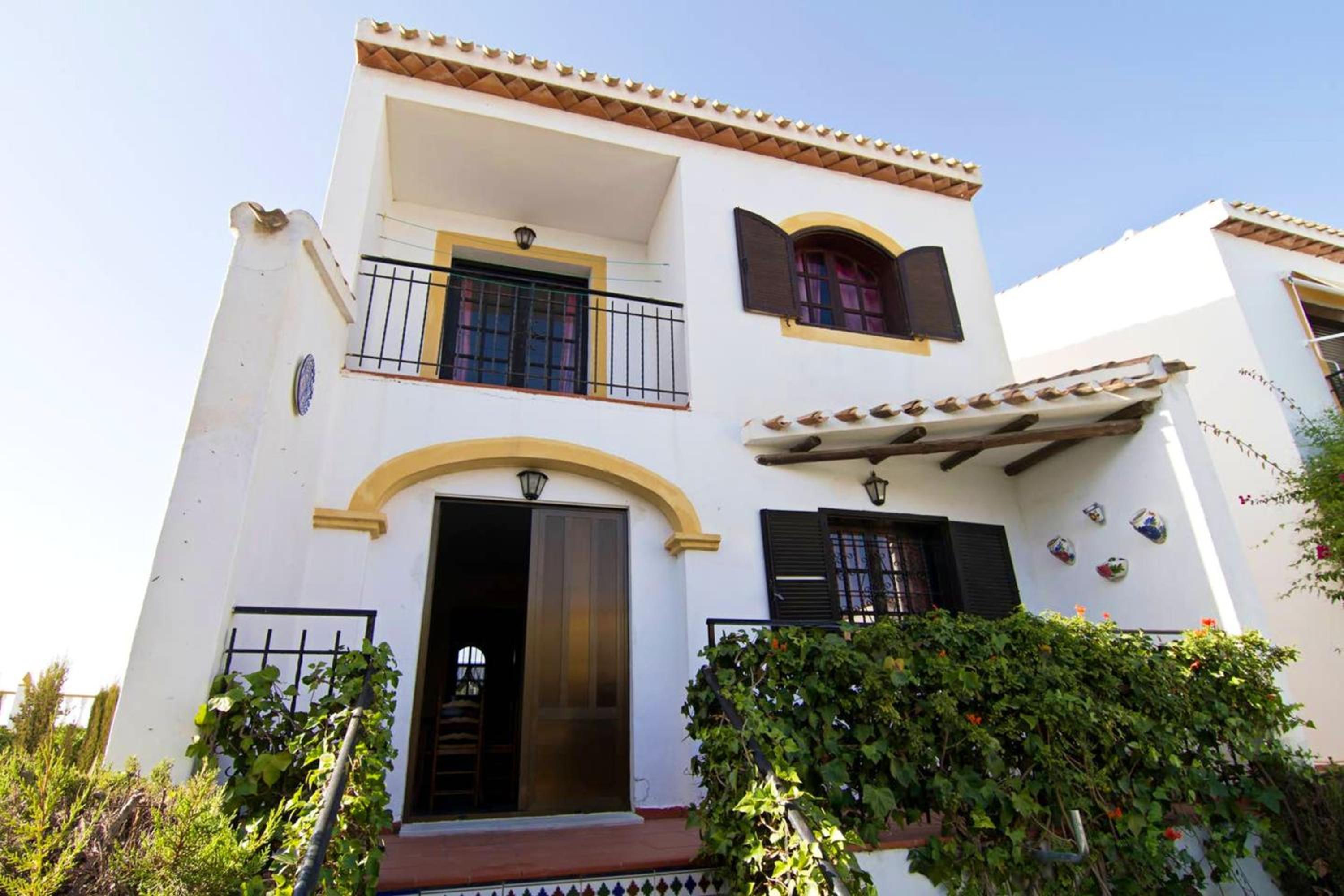 Welcoming House in Torrevieja with Shared Pool