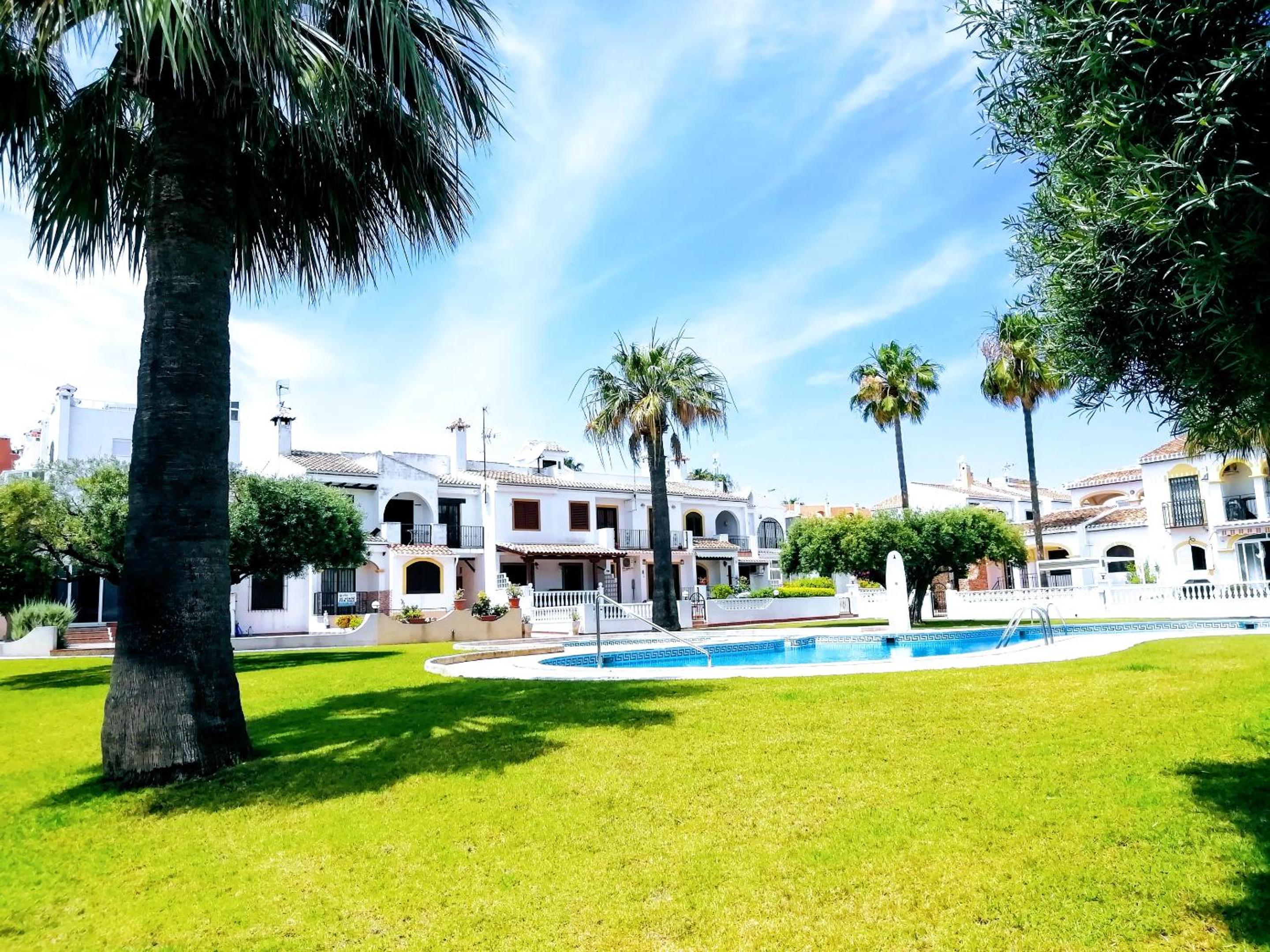 Welcoming House in Torrevieja with Shared Pool