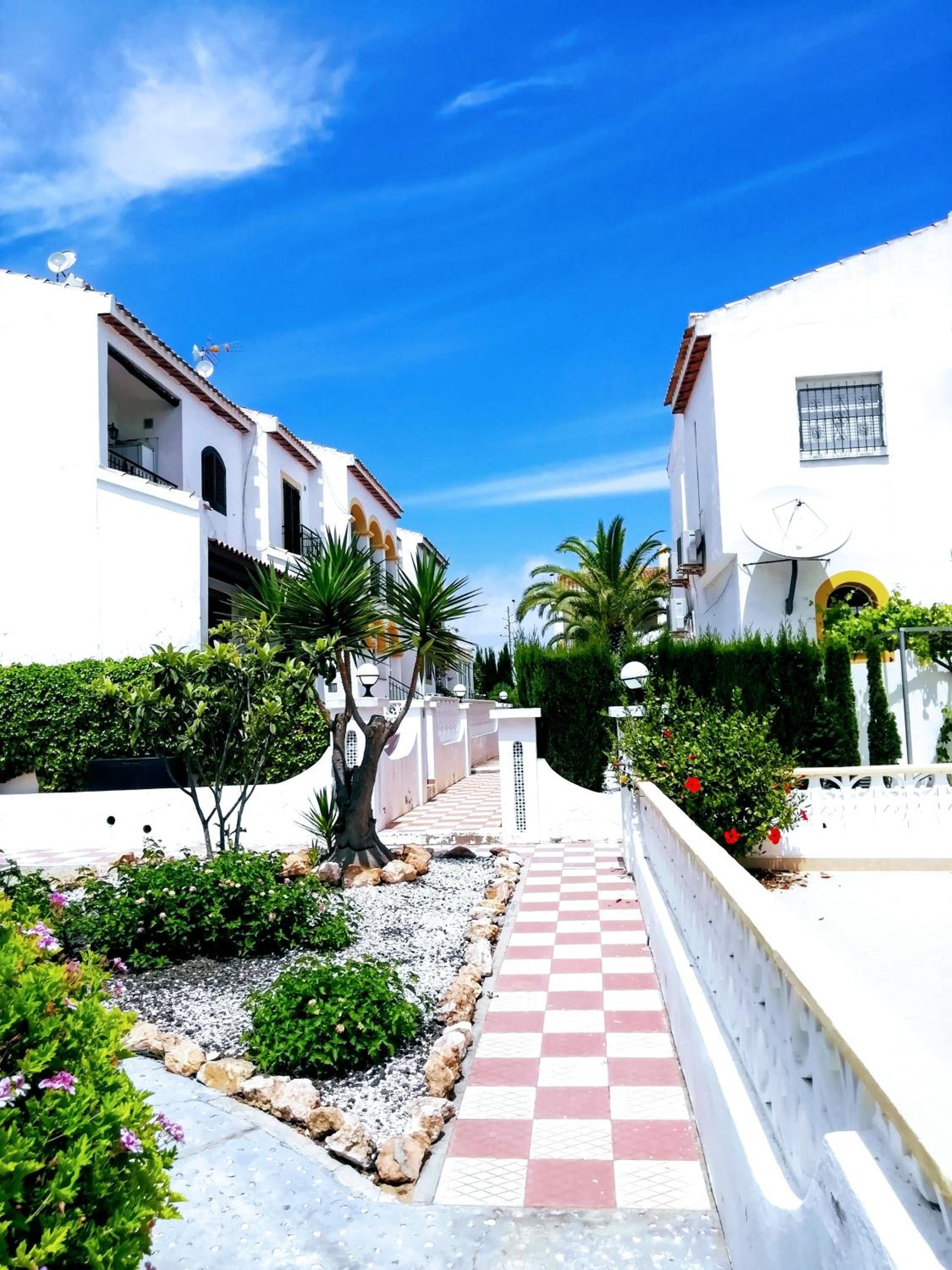 Welcoming House in Torrevieja with Shared Pool