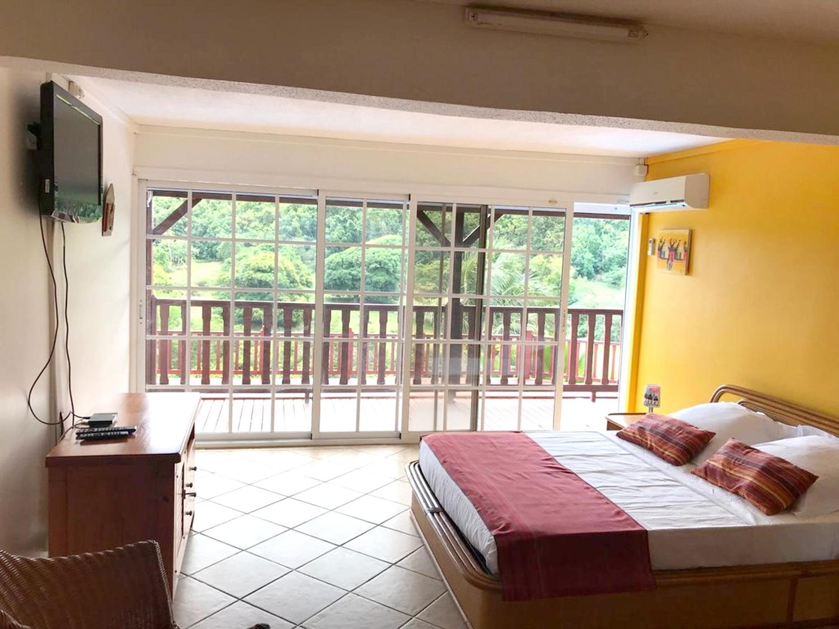 Villa de charme à Sainte-Anne avec piscine privée view 4