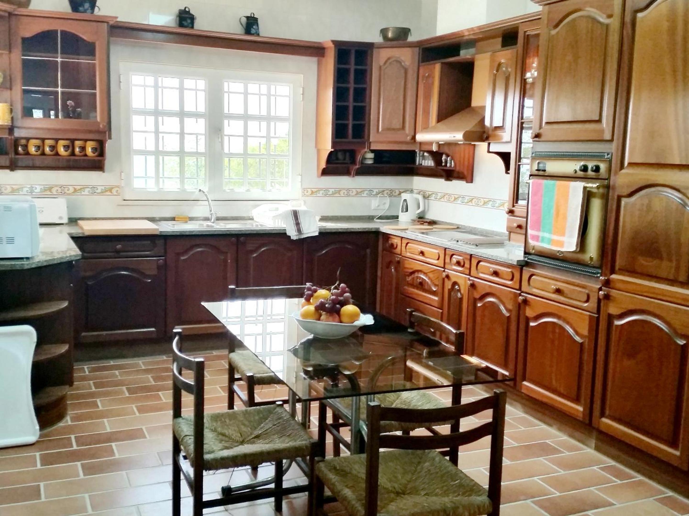 Elegant family house in Loulé with private pool view 5