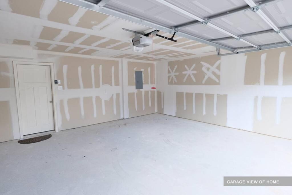 BUSH IAH, 2 STORY, 3 BDRM, 2 BATHS, N Houston - 10A view 2